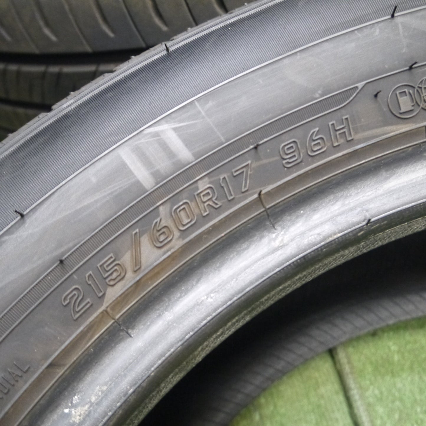 *送料無料*バリ溝！21年！9.5分★215/60R17 ダンロップ エナセーブ RV505 タイヤ 17インチ C-HR アルファード ヴェルファイア 等★3121904KKノタ