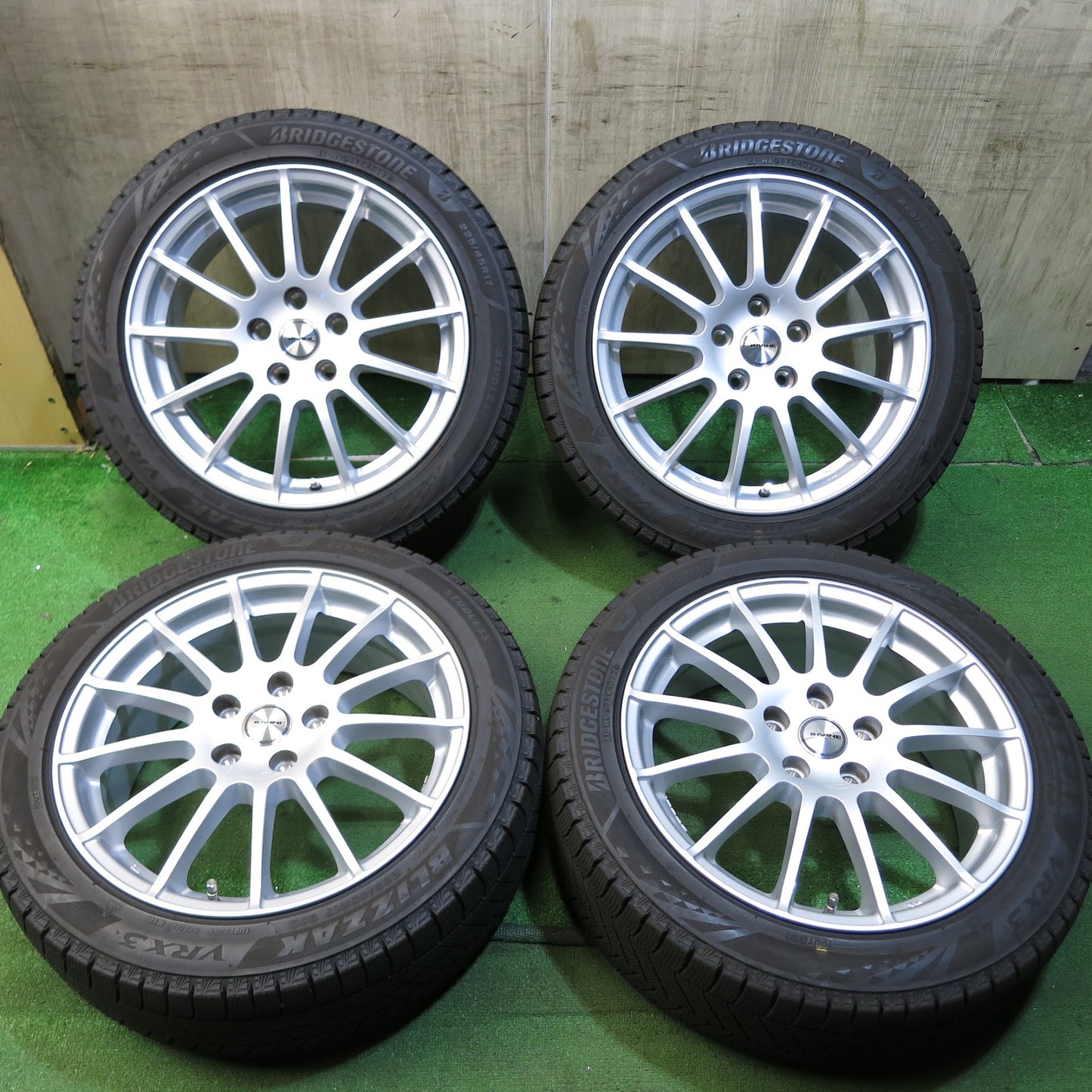 [送料無料]バリ溝！22年！キレイ！ほぼ10分★ワーゲン 等 225/45R17 スタッドレス ブリヂストン ブリザック VRX3 IRVINE アーヴィン PCD112/5H★3052208Hス