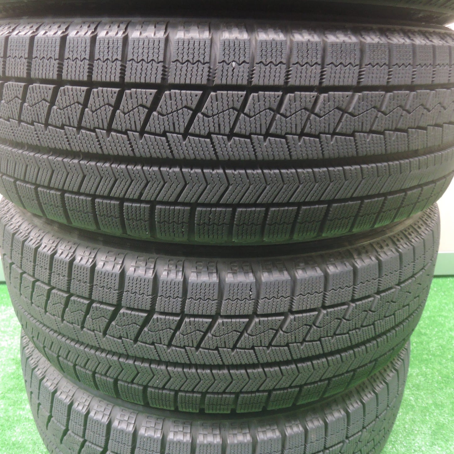 [送料無料]バリ溝！キレイ！9.5分★スタッドレス 185/60R15 ブリヂストン ブリザック VRX BALMINUM バルミナ 15インチ PCD100/4H★3073107SYス