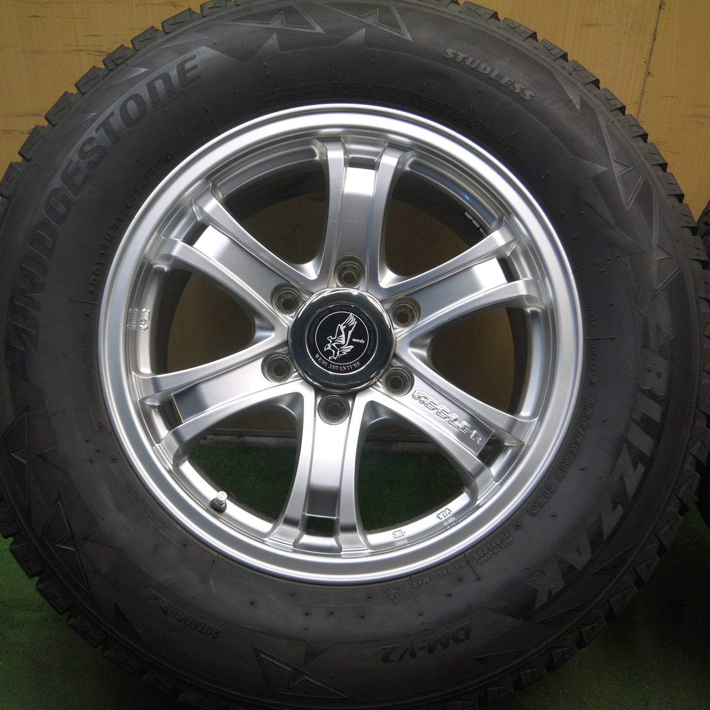 *送料無料*キレイ★スタッドレス  KEELER 265/65R17 ブリヂストン ブリザック DM-V2 キーラー 17インチ PCD139.7/6H★4011609Hス