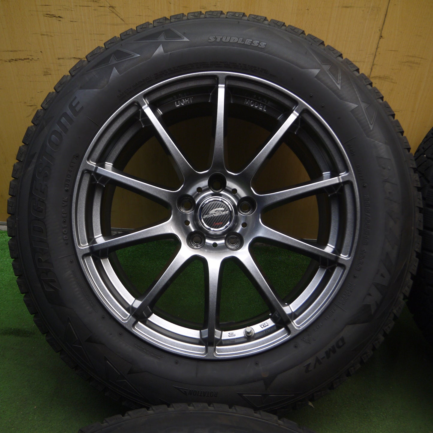 *送料無料*キレイ★スタッドレス 235/65R18 ブリヂストン ブリザック DM-V2 SCHNEIDER シュナイダー 18インチ PCD114.3/5H★3121902KKス