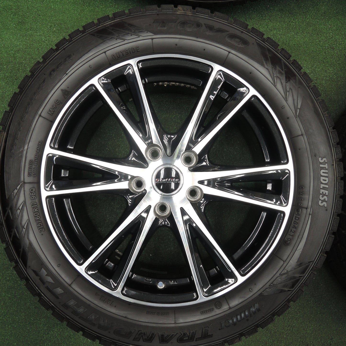 *送料無料* バリ溝！キレイ！9.5分★スタッドレス 215/60R17 トーヨー ウインター トランパス TX Laffite ラフィット 17インチ PCD114.3/5H★4030502TNス