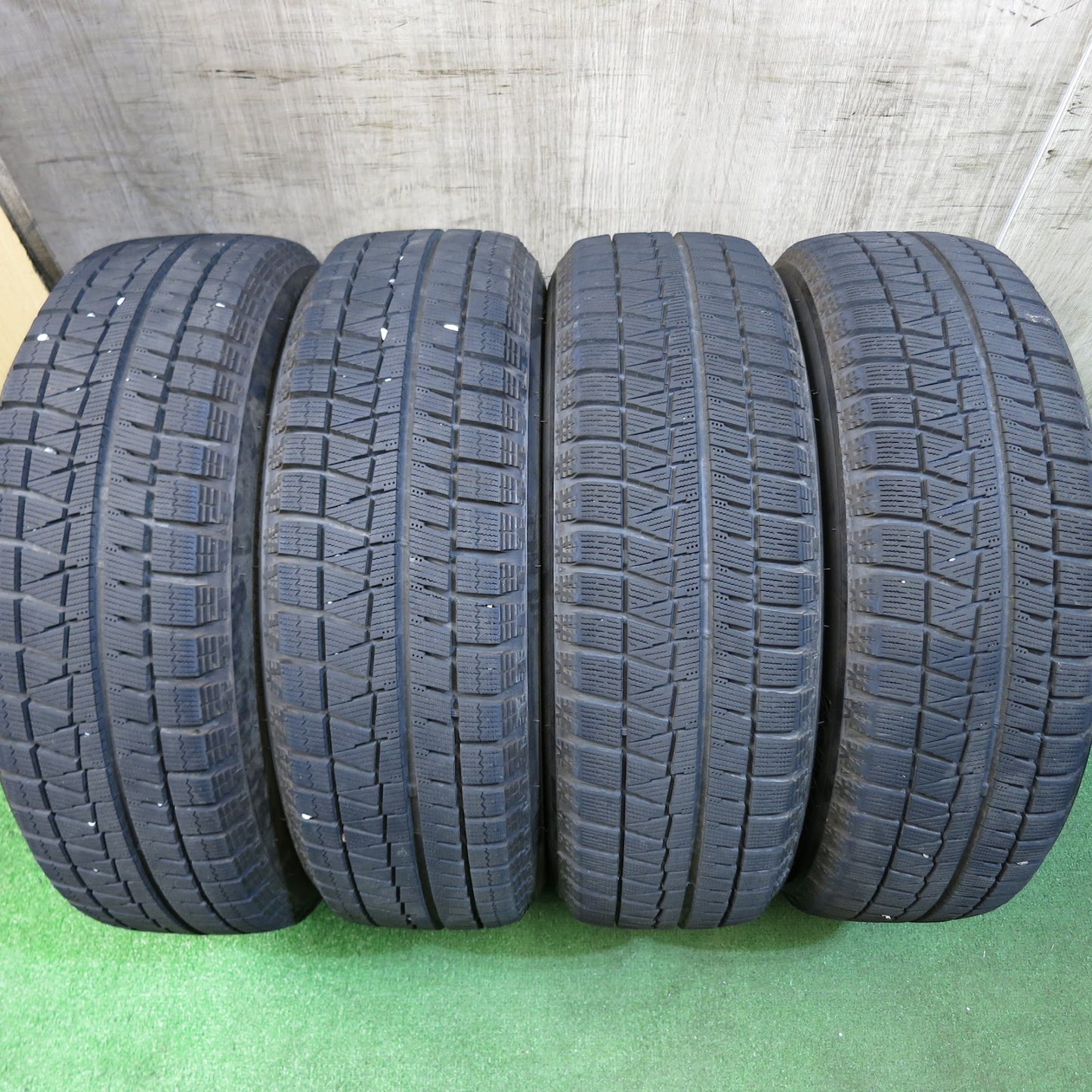 [送料無料]バリ溝！21年！9.5分以上★スタッドレス 175/65R14 ブリヂストン アイスパートナー2 VELVA weds ヴェルヴァ 14インチ PCD100/4H★3041411Hス