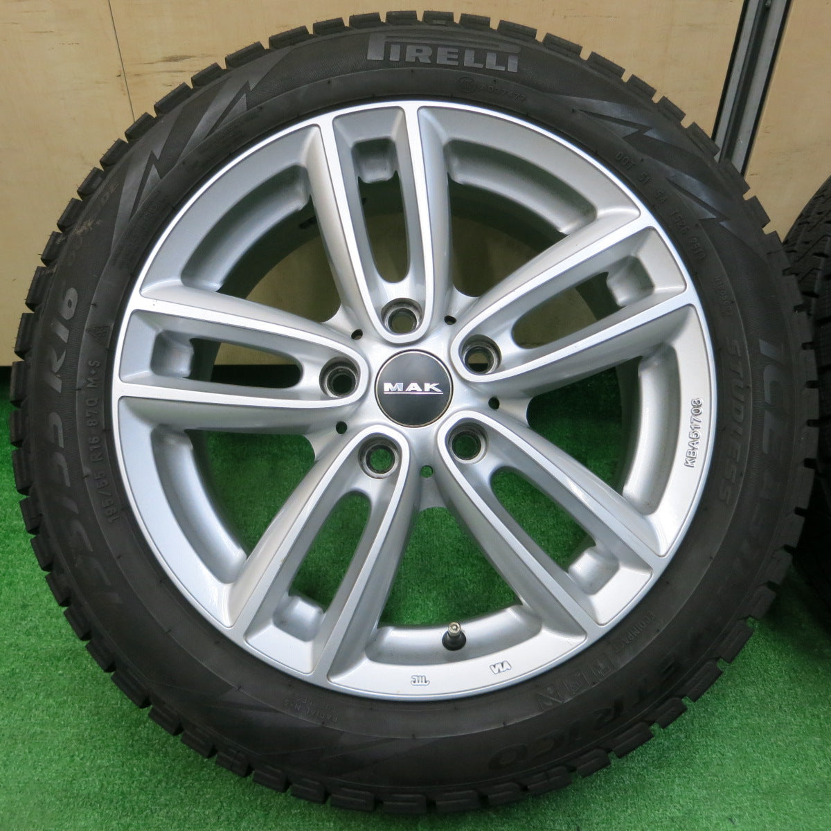 *送料無料*バリ溝！19年！ほぼ10分★MINI ミニ 等 MAK 195/55R16 KBA51703 スタッドレス ピレリ アイスアシンメトリコ 16インチ PCD112/5H★3112403イス