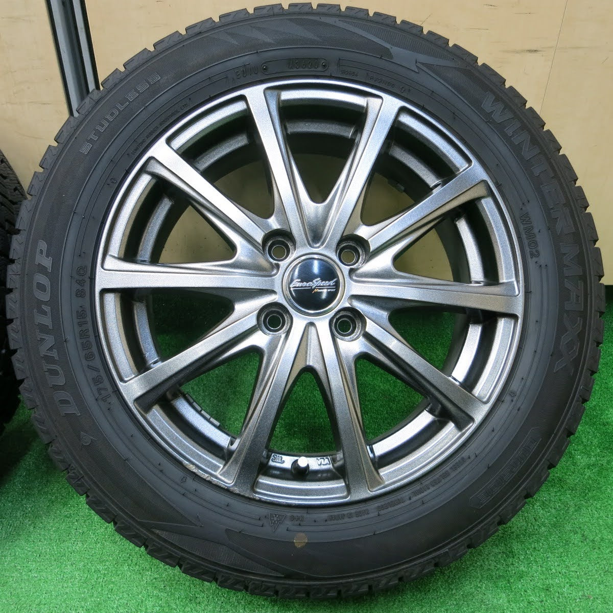 [送料無料]バリ溝！20年！綺麗！9.5分★スタッドレス 175/65R15 ダンロップ ウインターマックス WM02 EuroSpeed MANARAY SPORT 15インチ PCD100/4H★3112401イス