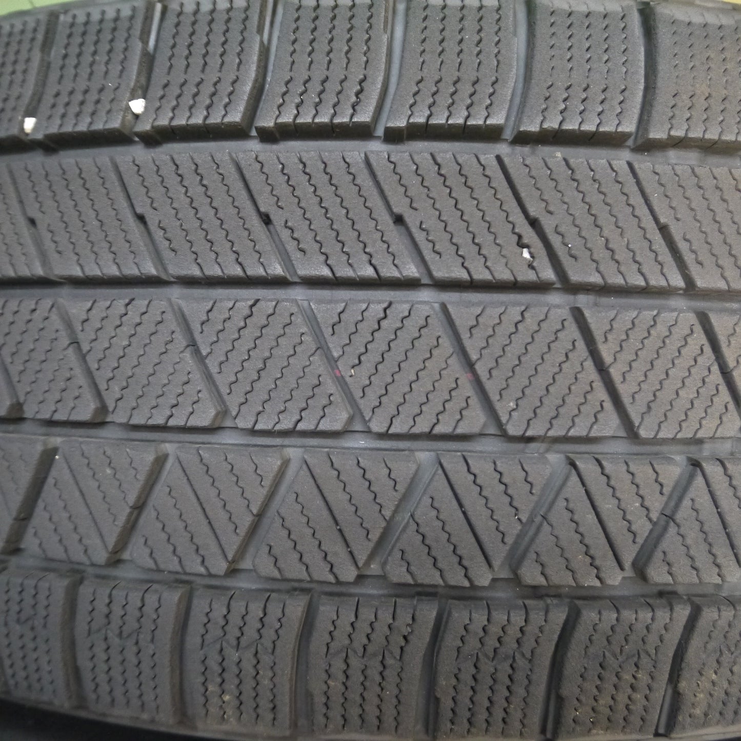 *送料無料*バリ溝！21年！キレイ！9.5分★スタッドレス 215/55R17 ブリヂストン ブリザック VRX3 AXEL Three アクセル 17インチ PCD114.3/5H★3120108Hス