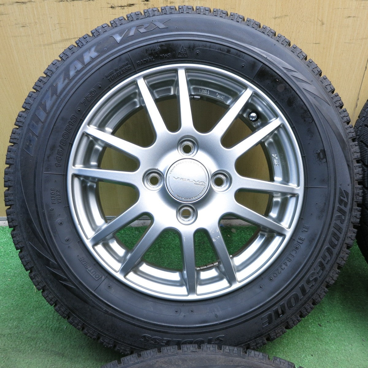 *送料無料* バリ溝！20年！9.5分以上★スタッドレス 145/80R13 ブリヂストン ブリザック VRX VELVA weds ヴェルヴァ 13インチ PCD100/4H★4020910KKス