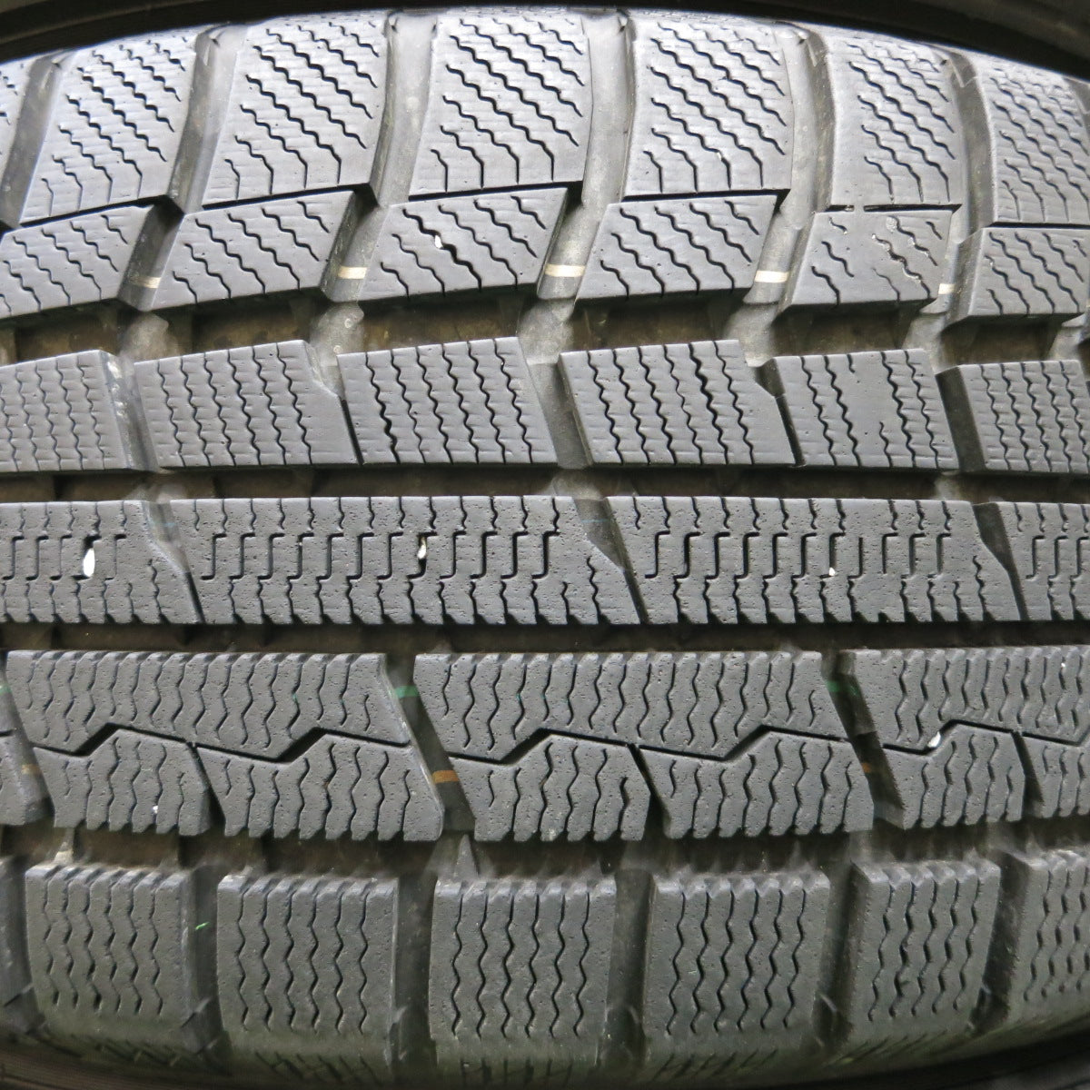 *送料無料*バリ溝！20年！キレイ！9.5分以上★スタッドレス 215/60R16 トーヨー ウインター トランパス TX BALMINUM バルミナ 16インチ PCD114.3/5H★3122505イス