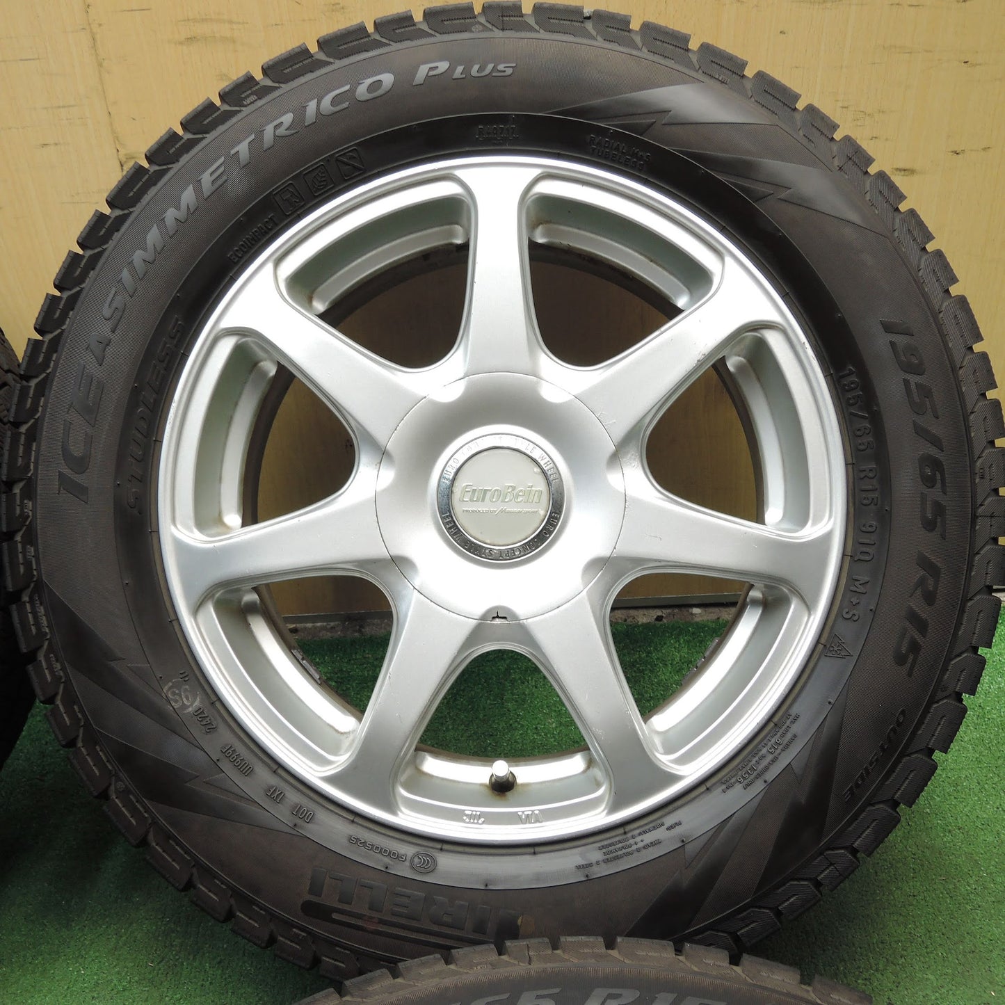 [送料無料]バリ溝！9分★スタッドレス 195/65R15 ピレリ アイスアシンメトリコ プラス EuroBein MANARAY SPORT 15インチ PCD100 114.3/5H マルチ★3080402KKス