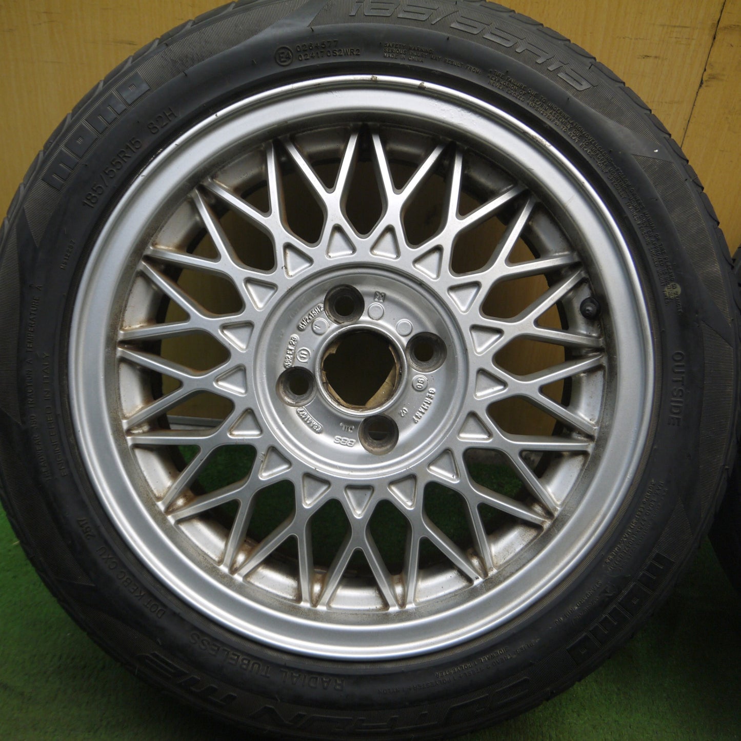 *送料無料*バリ溝！9.5分以上★BBS RJ382 185/55R15 モモ アウトラン M2 MOMO OUTRUN 15インチ PCD100/4H★4013107Hノ