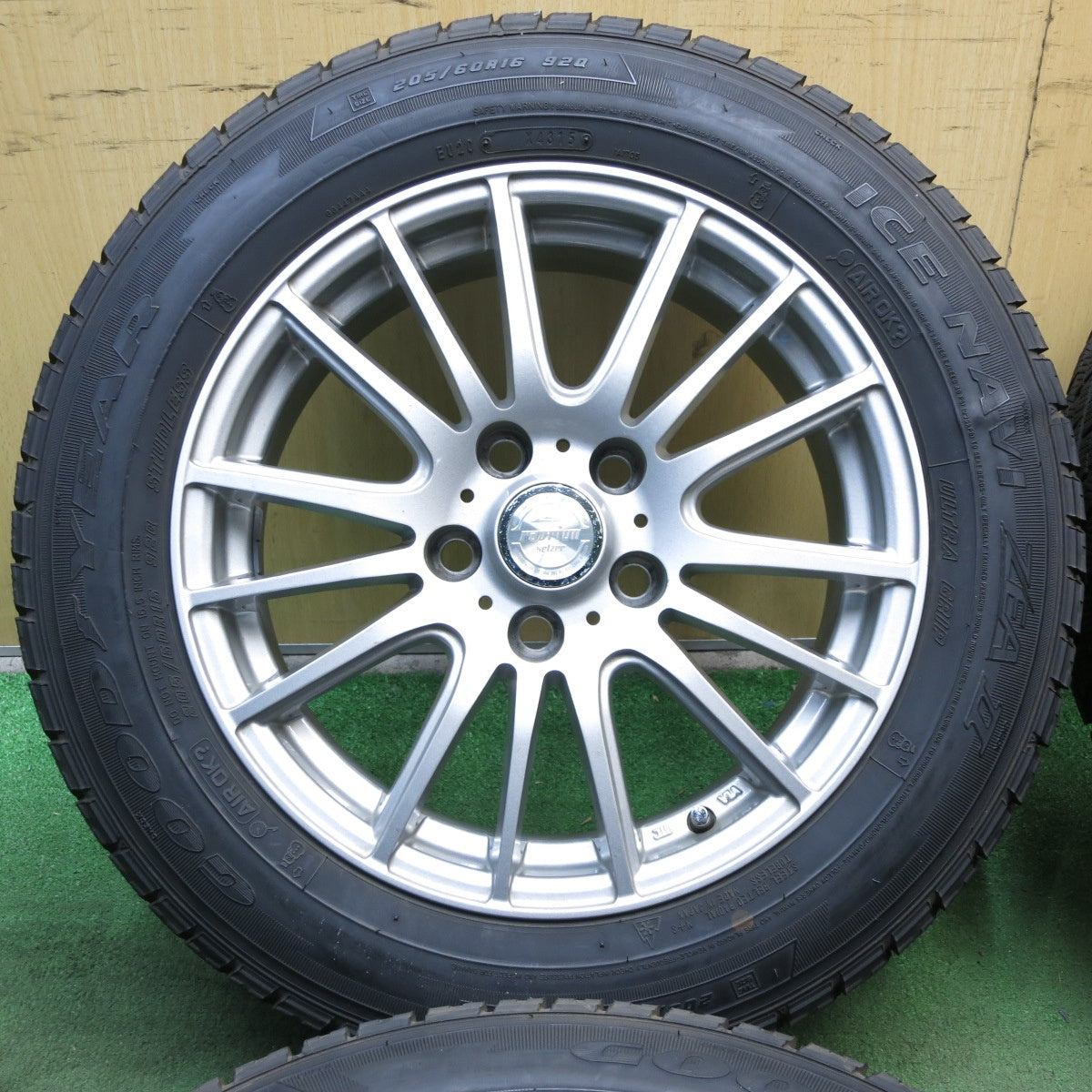 *送料無料* バリ溝！キレイ！9.5分★スタッドレス 205/60R16 グッドイヤー アイスナビ ZEA2 ravrion selzer ラブリオン 16インチ PCD114.3/5H★4020913KKス