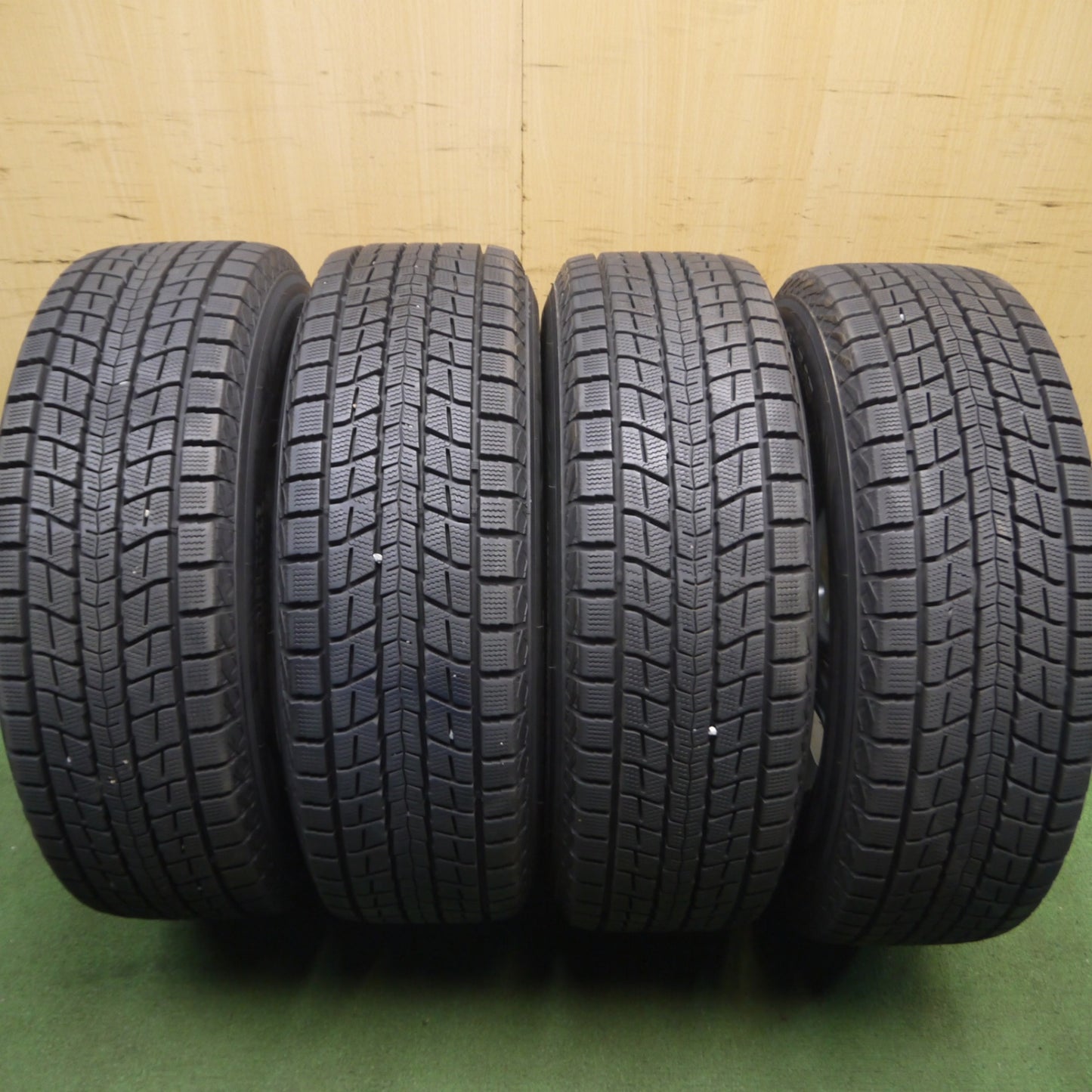 *送料無料* バリ溝！キレイ！9.5分以上★スタッドレス 215/65R16 ダンロップ ウインターマックス SJ8 Exceeder エクシーダー 16インチ PCD114.3/5H★4021607Hス