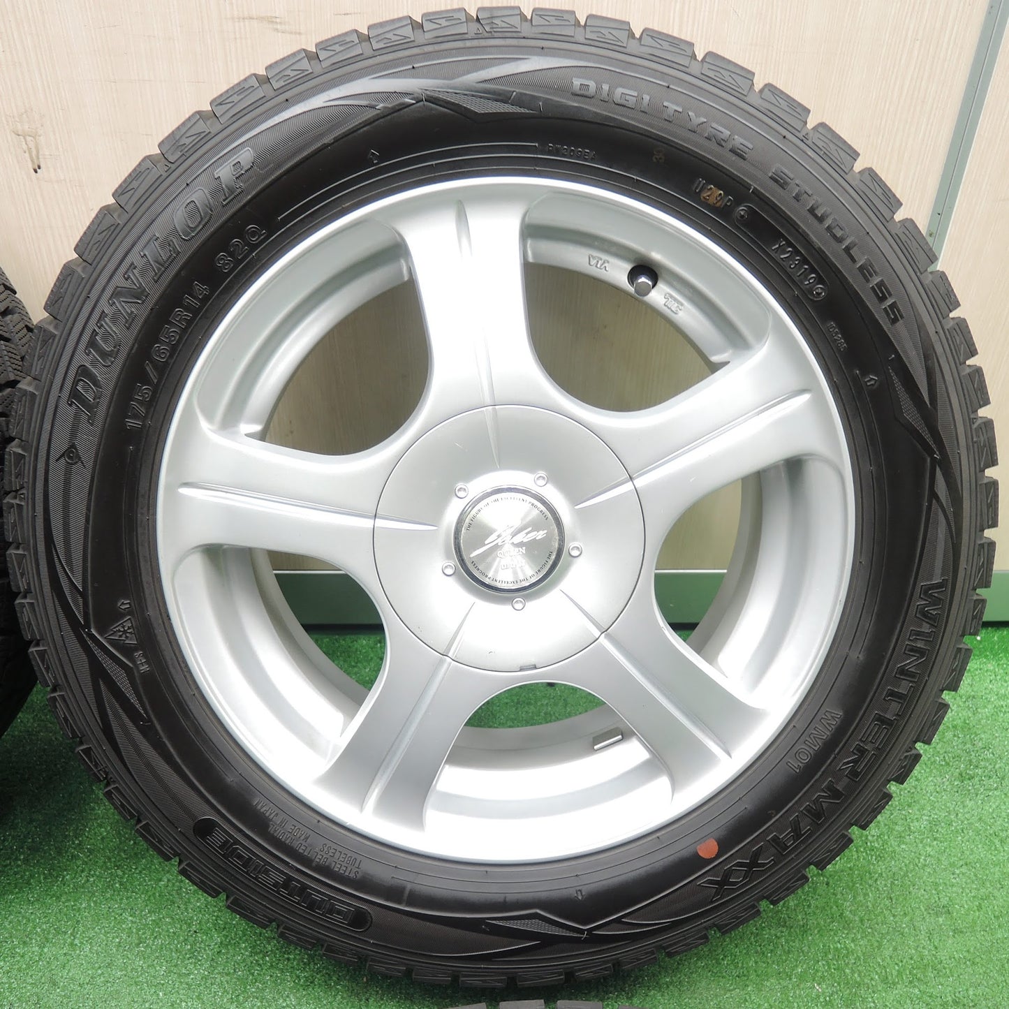 [送料無料]バリ溝！19年！キレイ！9.5分★スタッドレス 175/65R14 ダンロップ ウインターマックス WM01 JOKER QUEEN weds PCD100/4H 5H マルチ★3102402TNス