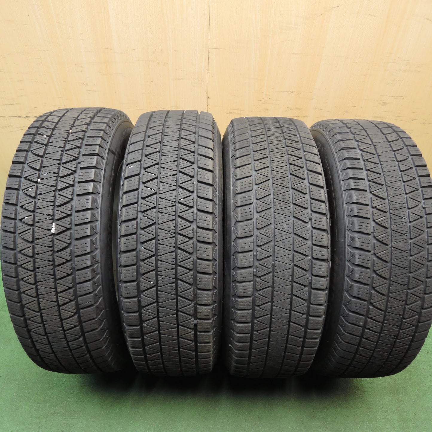 [送料無料]バリ溝！21年！キレイ！8.5分★スタッドレス 215/70R16 ブリヂストン ブリザック DM-V3 Treffer トレファー 16インチ PCD114.3/5H★3072807Hス