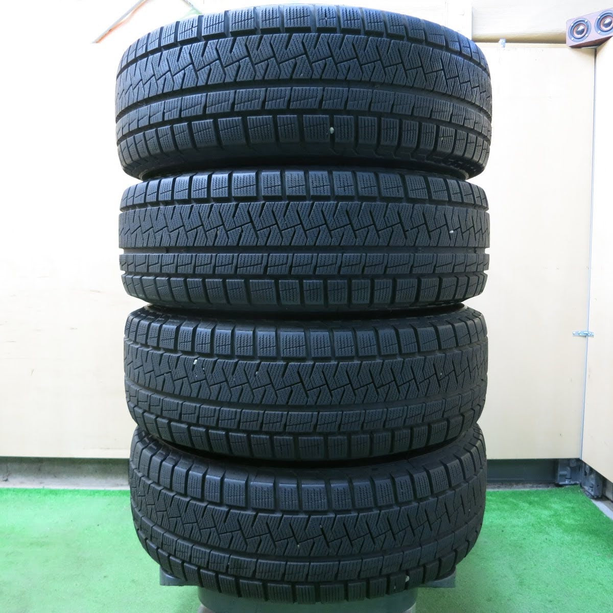 [送料無料]バリ溝！20年！9.5分★スタッドレス 195/65R15 ピレリ アイスアシンメトリコ プラス Aphrodite アフロディーテ 15インチ PCD114.3/5H★3100703イス