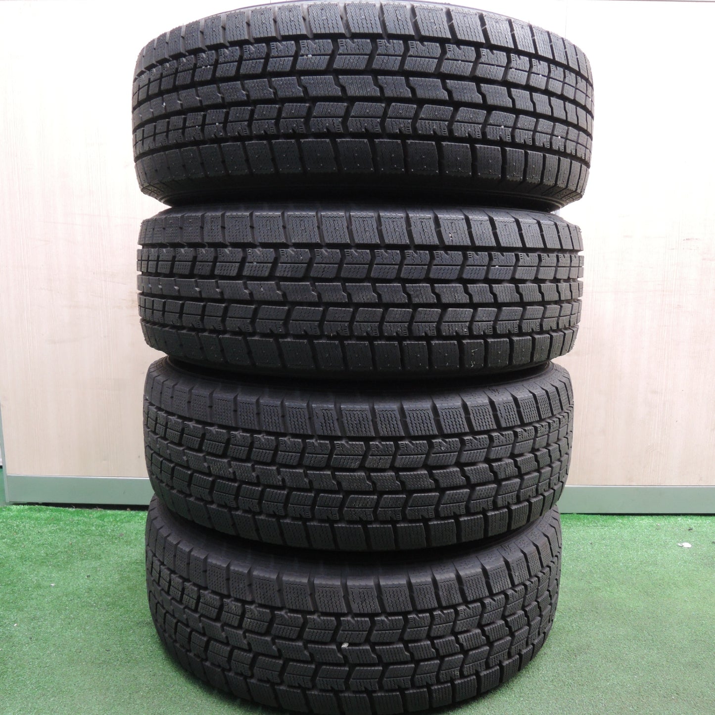 *送料無料* バリ溝！21年！キレイ！ほぼ10分★スタッドレス 205/65R16 グッドイヤー アイスナビ7 ravrion RS01 ラブリオン 16インチ PCD114.3/5H★4022203HAス