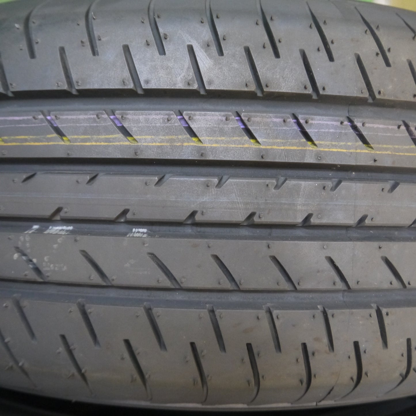 *送料無料*新車外し！23年★225/60R17 ヨコハマ ブルーアース E51 E51A タイヤ 17インチ アルファード ヴェルファイア 等★3121201Hノタ