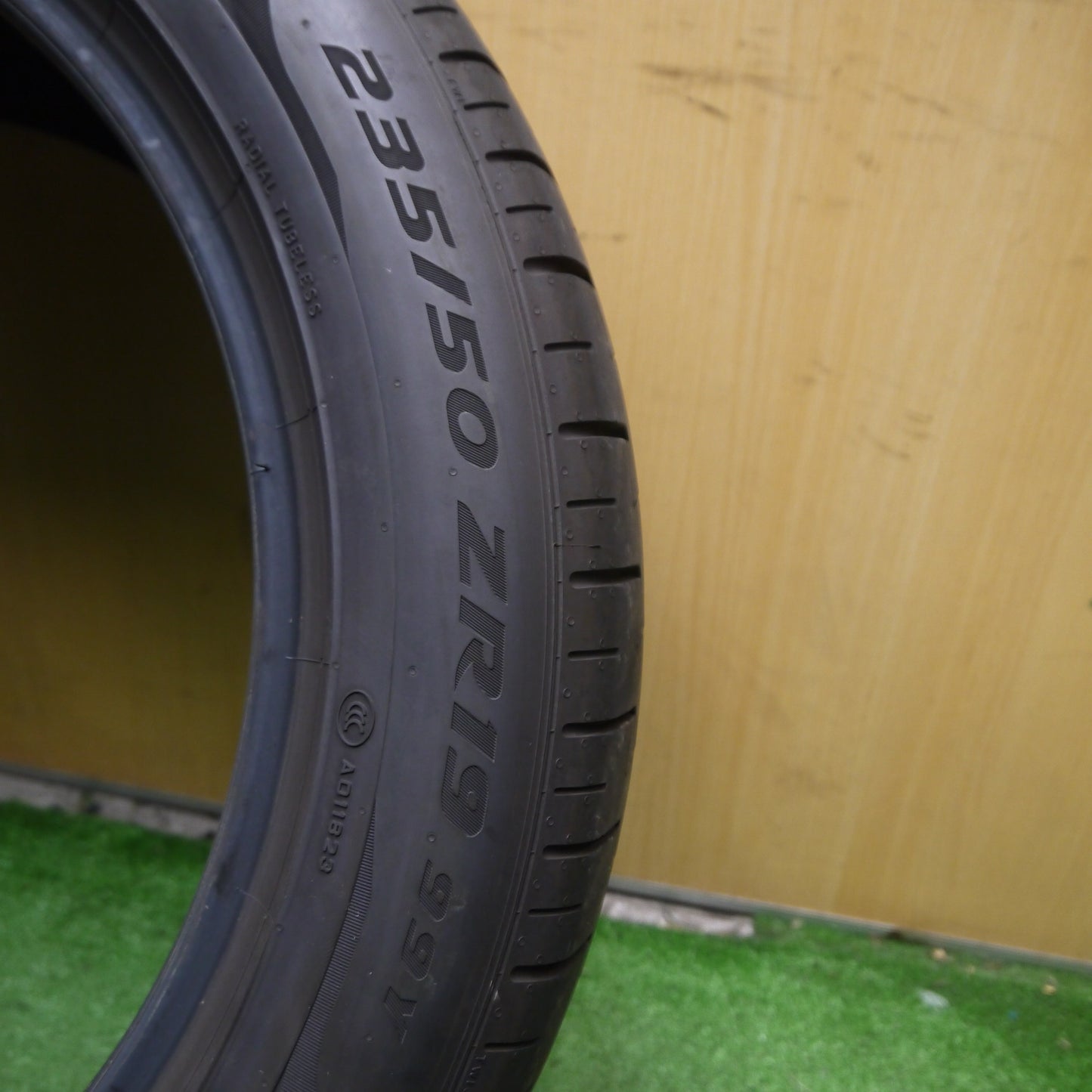 *送料無料*バリ溝！22年！9.5分★235/50R19 ピレリ PZERO Pゼロ 19インチ ハリアー ボルボ 等★3121501Hノタ