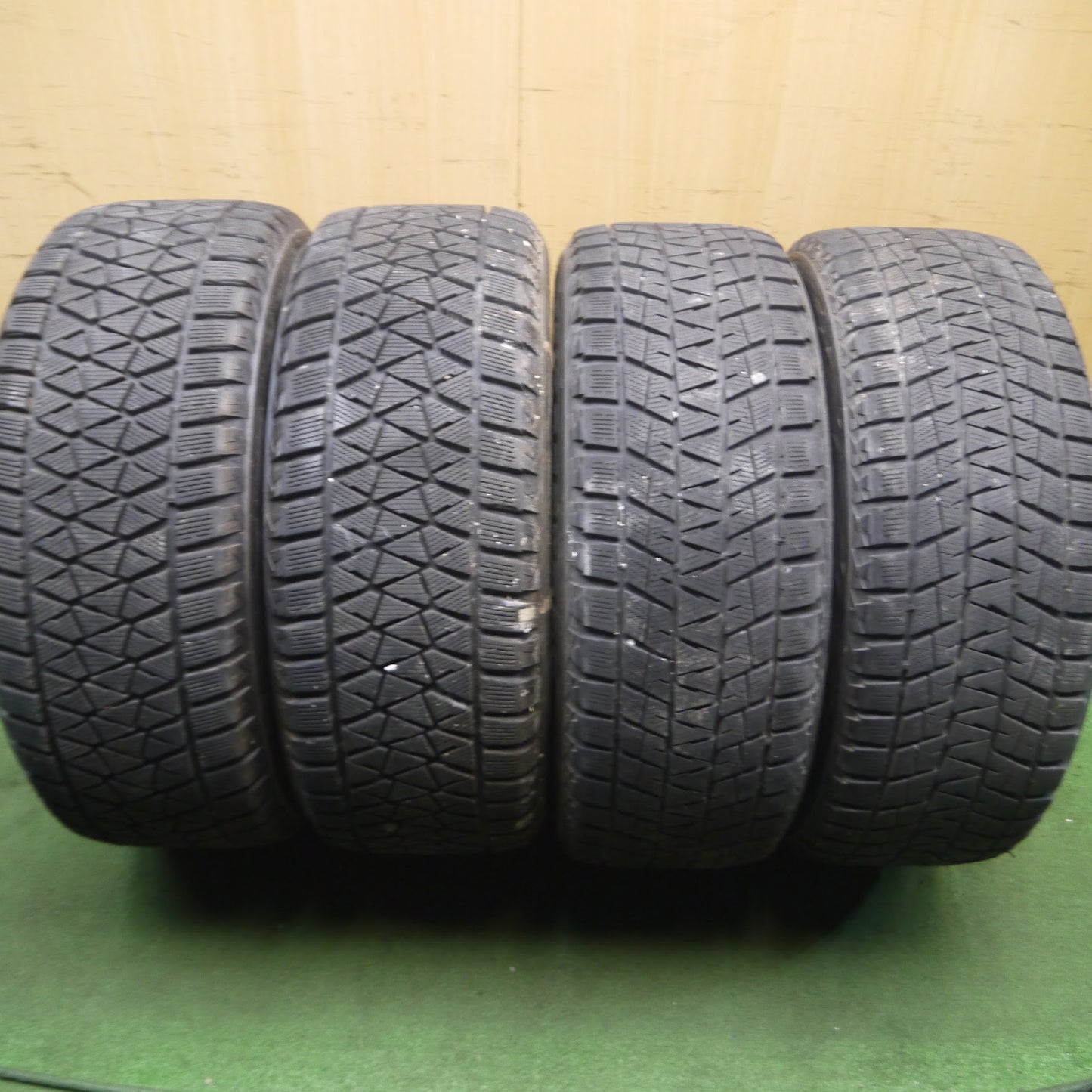 [送料無料]バリ溝！キレイ！9分★ベンツ Mクラス W164 純正 255/55R18 スタッドレス ブリヂストン ブリザック DM-V2 18インチ PCD112/5H★3101606Hス