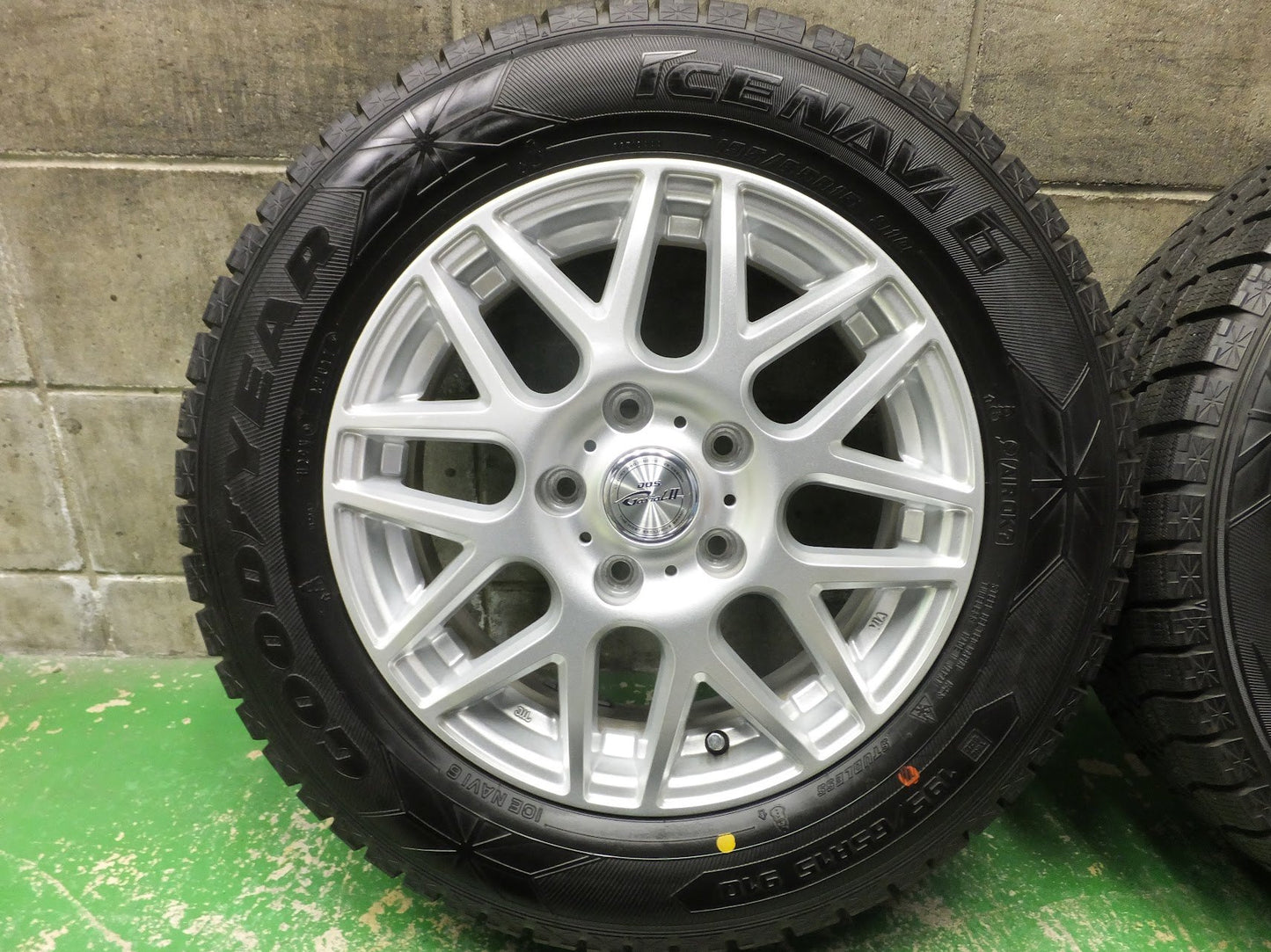 [送料無料]バリ溝！9.5分以上★スタッドレス 195/65R15 グッドイヤー アイスナビ6 D.O.S. GaviaLⅡ DOS 15インチ PCD114.3/5H★1011510ヒス