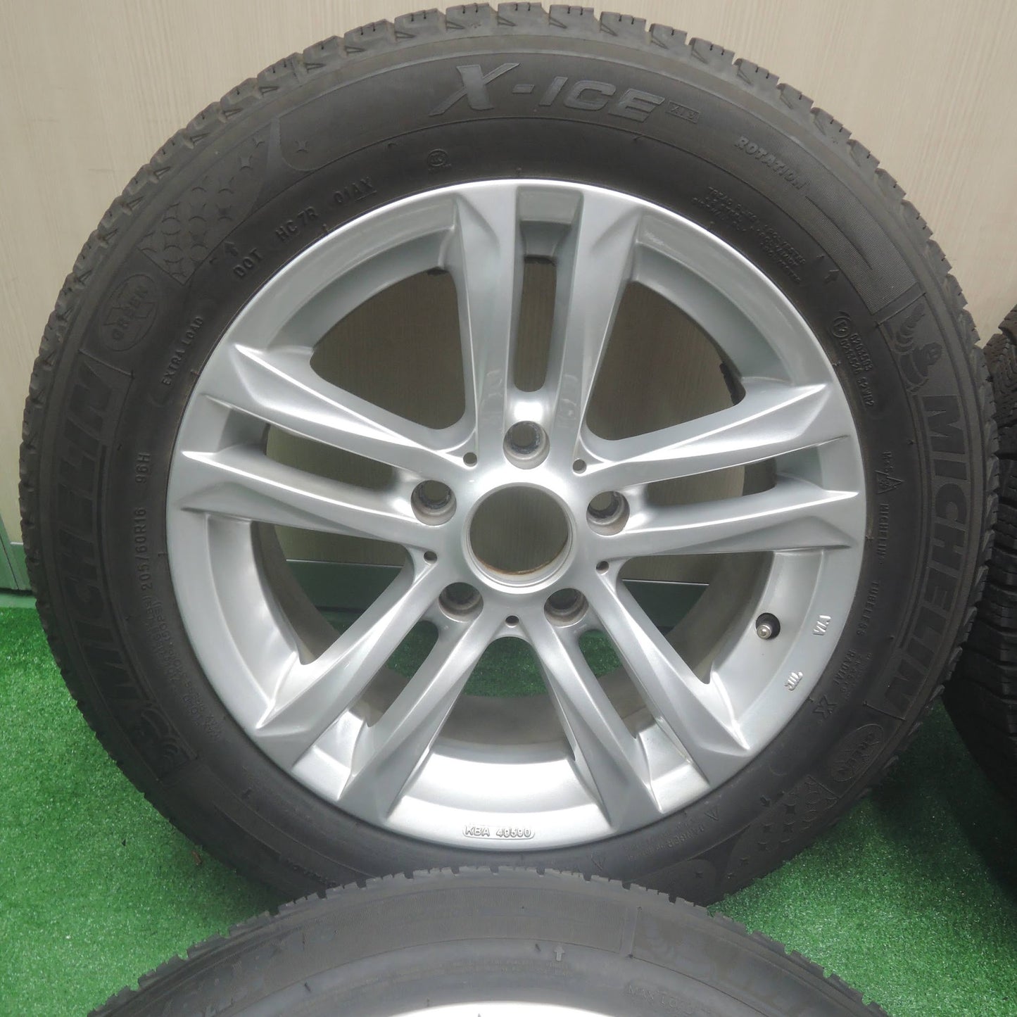 [送料無料]バリ溝！9分★BMW 等 205/60R16 スタッドレス MAK ミシュラン X-ICE XI3 16インチ PCD120/5H★3091401SYス