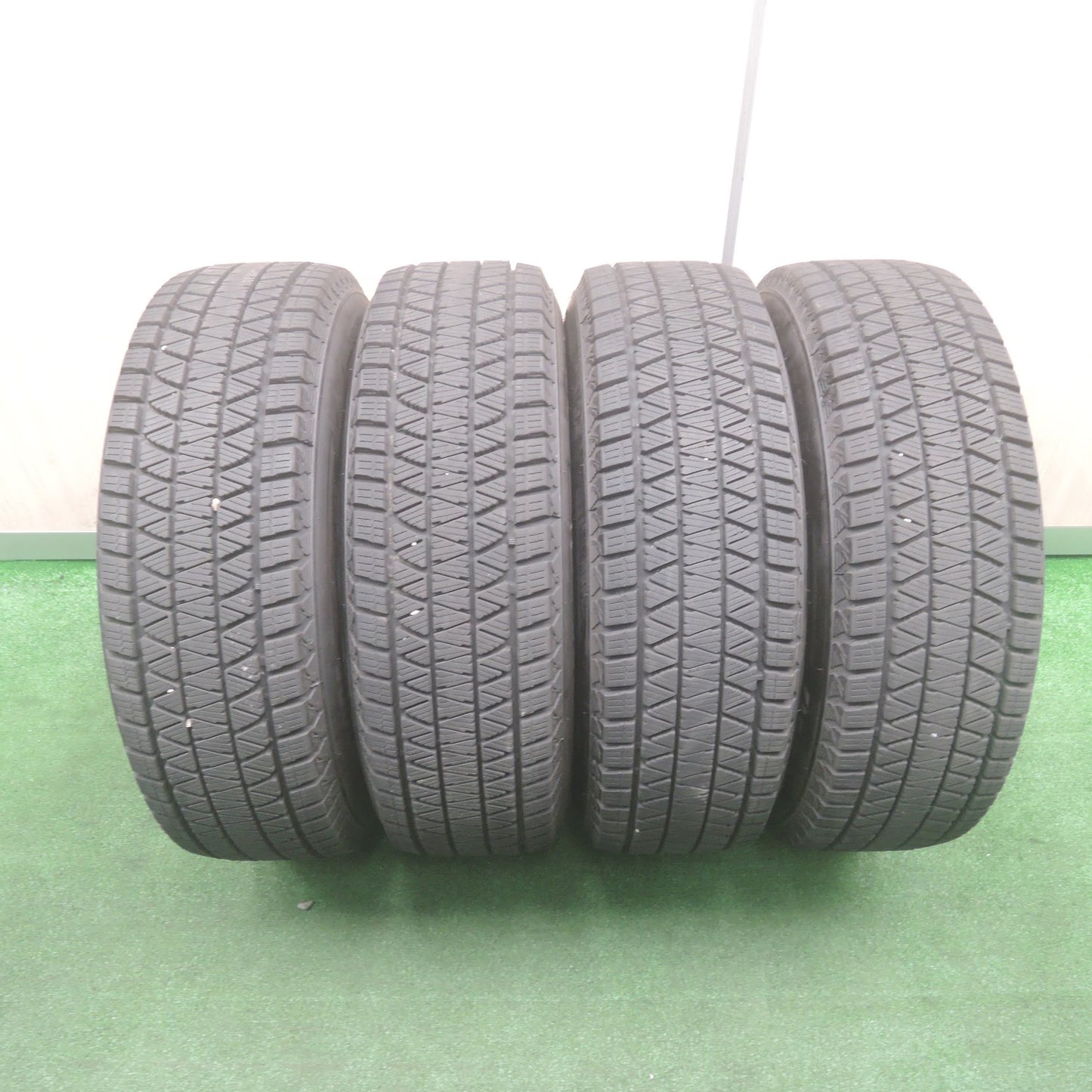 [送料無料]バリ溝！20年！キレイ！9.5分★レガシィ 等 215/70R16 スタッドレス ブリヂストン ブリザック DM-V3 NIRVANA NV ニルバーナ PCD100/5H★3111403TNス