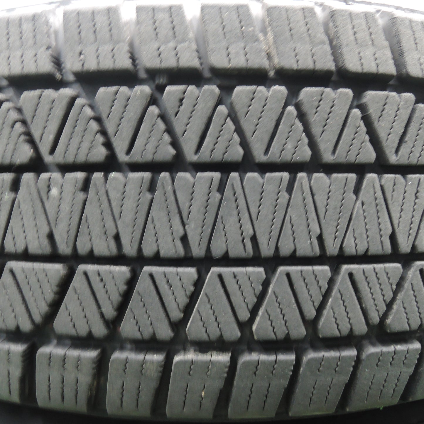 *送料無料*バリ溝！21年！キレイ！8.5分★スタッドレス 225/65R17 ブリヂストン ブリザック DM-V3 VELVA SPORTZ ヴェルヴァ 17インチ PCD114.3/5H★3120201HAス