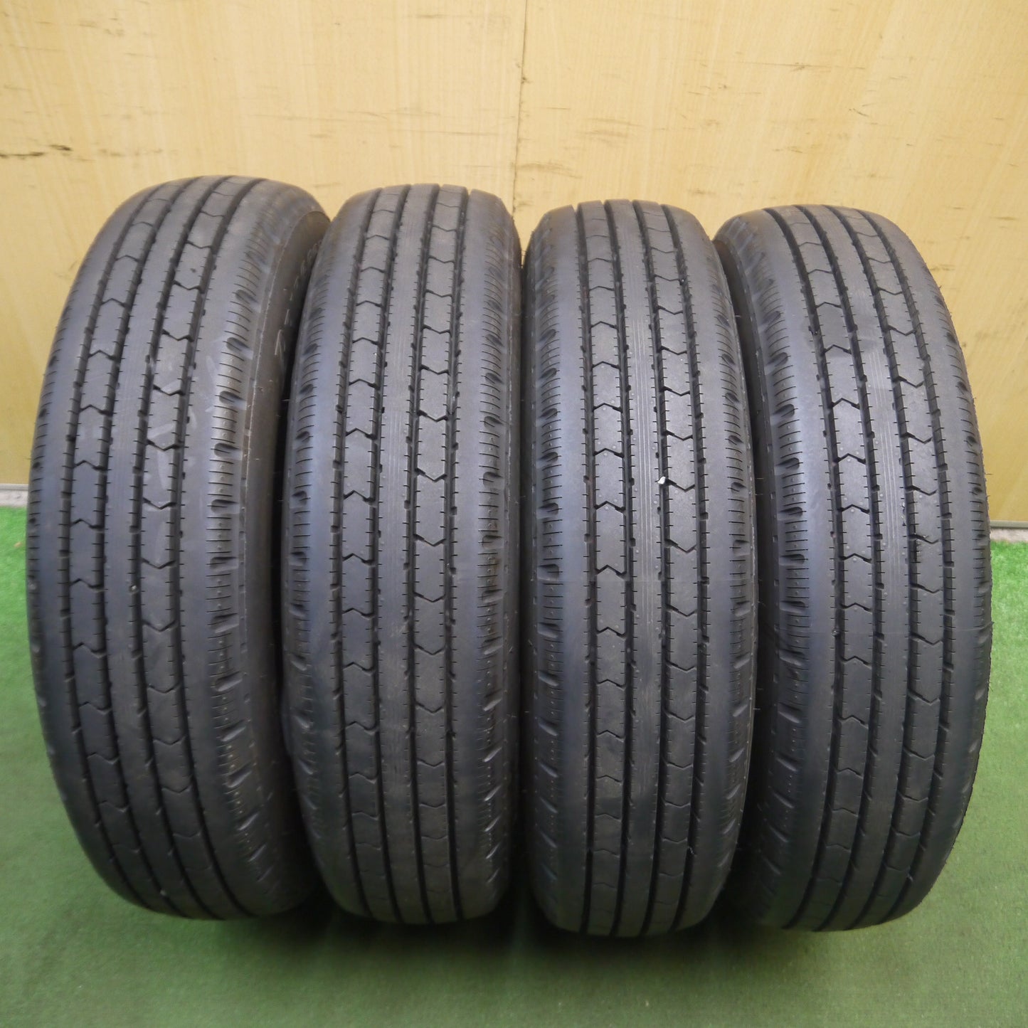 *送料無料*新車外し！22年★トラック タイヤ 175/75R15 103/101N ブリヂストン R202 15インチ★3121513Hノタ