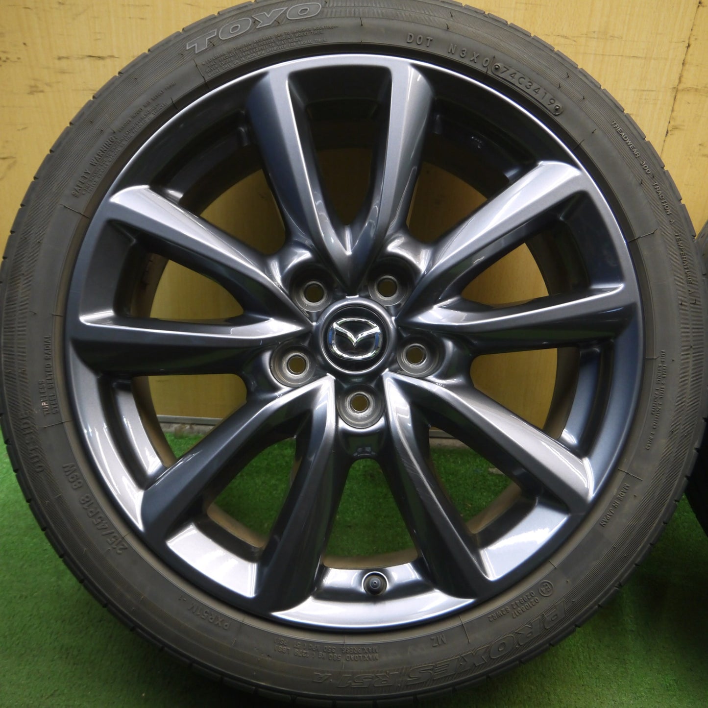 *送料無料* バリ溝！キレイ！9.5分★マツダ3 ファストバック 純正 215/45R18 トーヨー プロクセス R51A 18インチ PCD114.3/5H★4031303Hノ