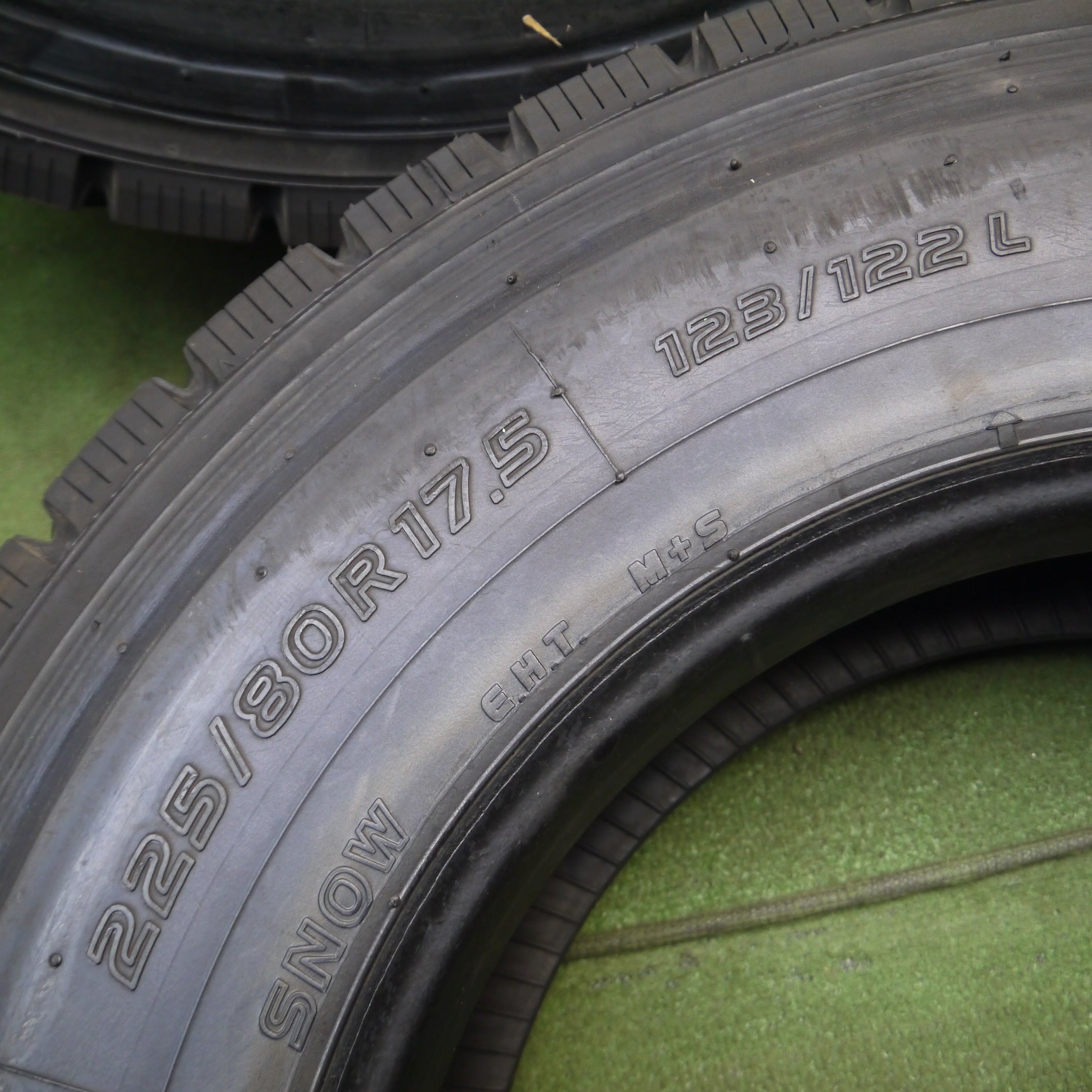 送料無料*未使用！21年☆トラック 再生 タイヤ 225/80R17.5 123