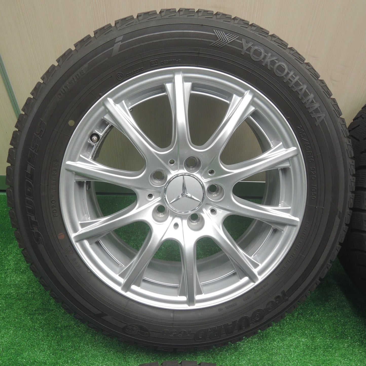 [送料無料]バリ溝！綺麗！9.5分★ベンツ Cクラス W205 純正 205/60R16 スタッドレス ヨコハマ アイスガード iG50 プラス 16インチ PCD112/5H★3070703SYス