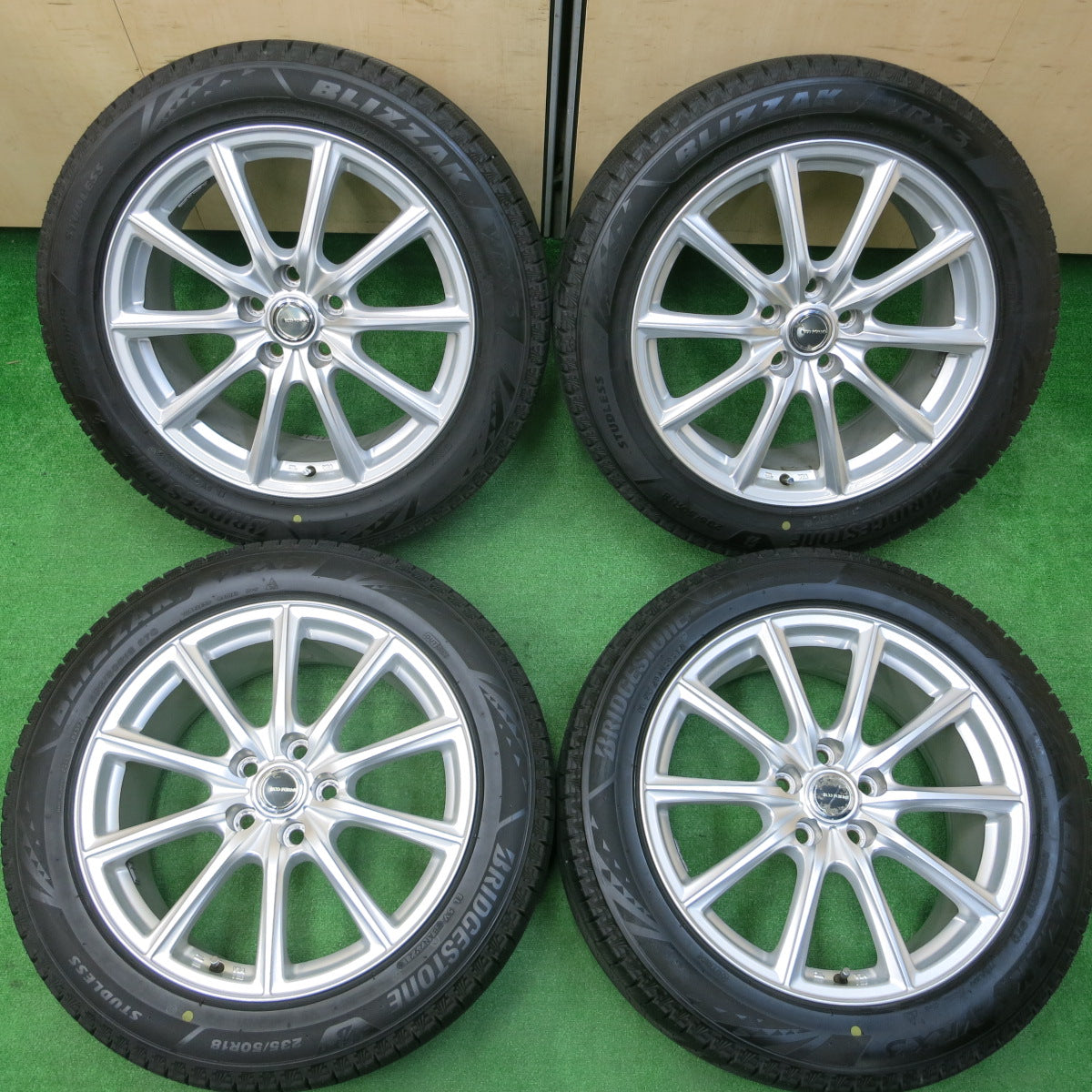 *送料無料*バリ溝！21年！キレイ！ほぼ10分★スタッドレス 235/50R18 ブリヂストン ブリザック VRX3 ECO FORME エコフォルム 18インチ PCD114.3/5H★3112704イス