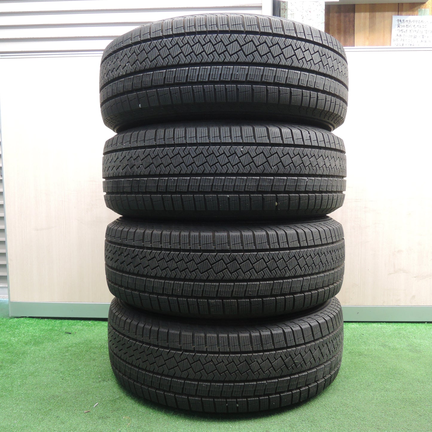 *送料無料*バリ溝！22年！キレイ！9.5分★スタッドレス 225/65R17 ピレリ アイスゼロ アシンメトリコ SPORT ABELIA 17インチ PCD114.3/5H★3111708NJス