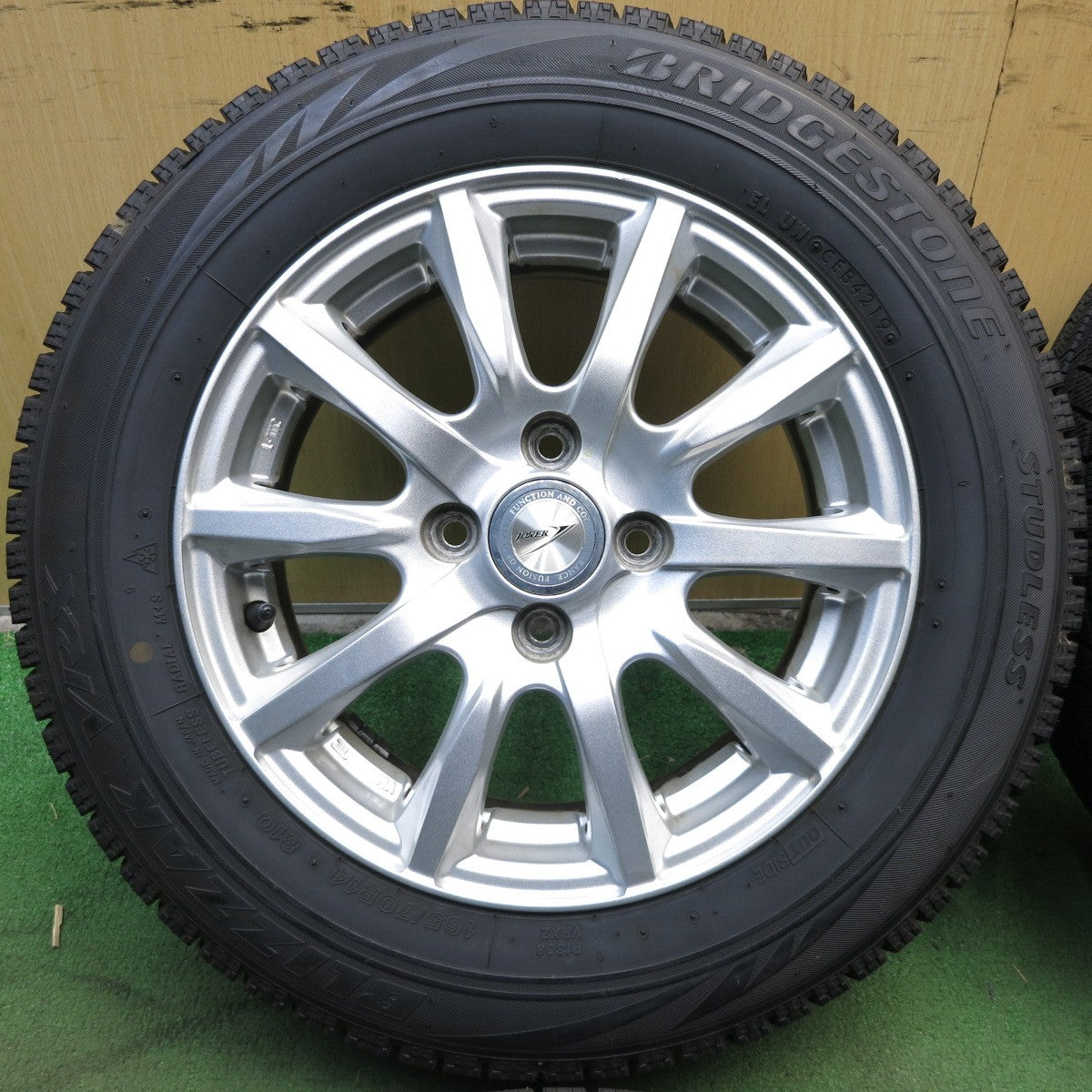 *送料無料* バリ溝！キレイ！9分★スタッドレス 165/70R14 ブリヂストン ブリザック VRX JOKER ジョーカー 14インチ PCD100/4H★4020906KKス