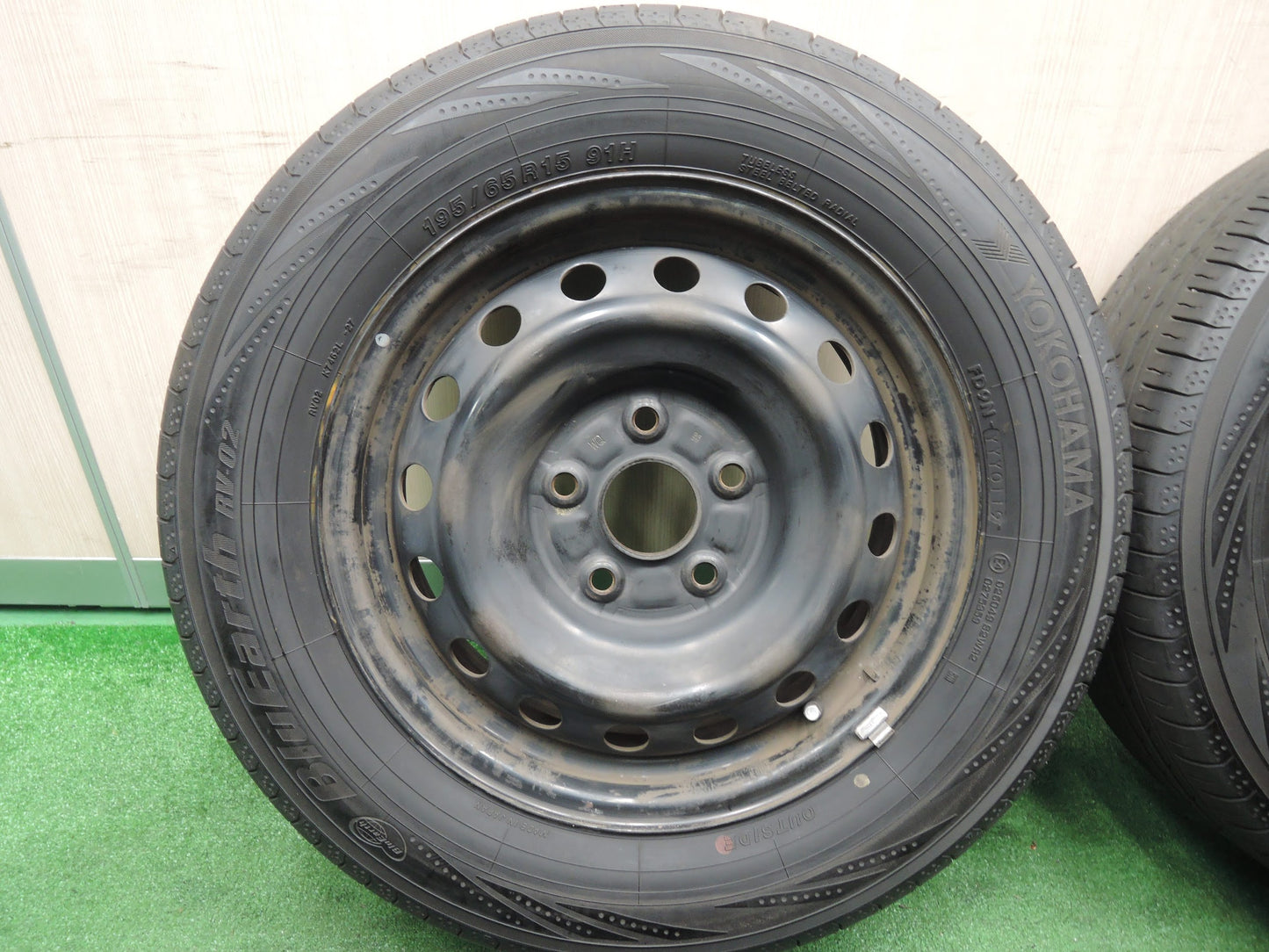 [送料無料]バリ溝！19年！9.5分★195/65R15 ヨコハマ ブルーアース RV-02 スチール ホイール 15インチ PCD114.3/5H★3110402HAノ