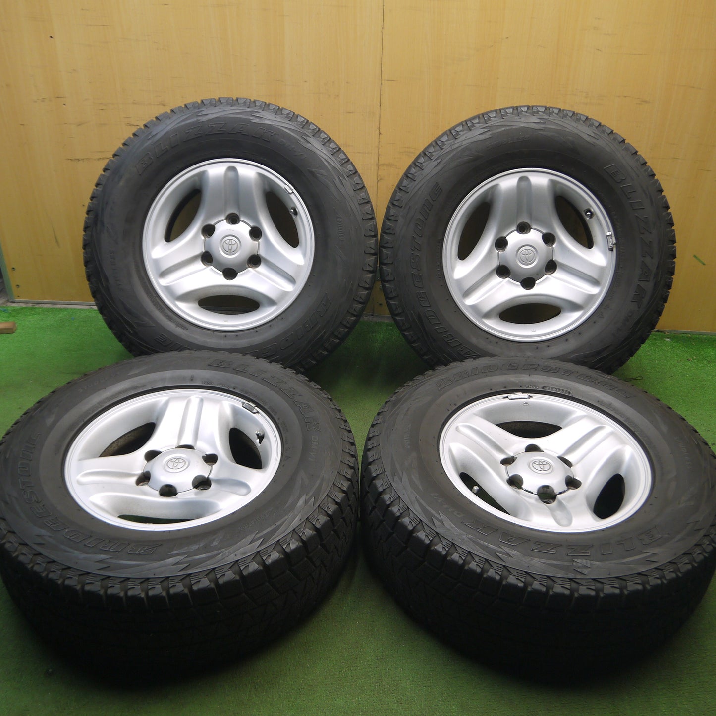 *送料無料*4本価格★トヨタ 90系 95系 ランクル プラド 純正 265/70R16 スタッドレス ブリヂストン ブリザック DM-V1 PCD139.7/6H★3122013Hス