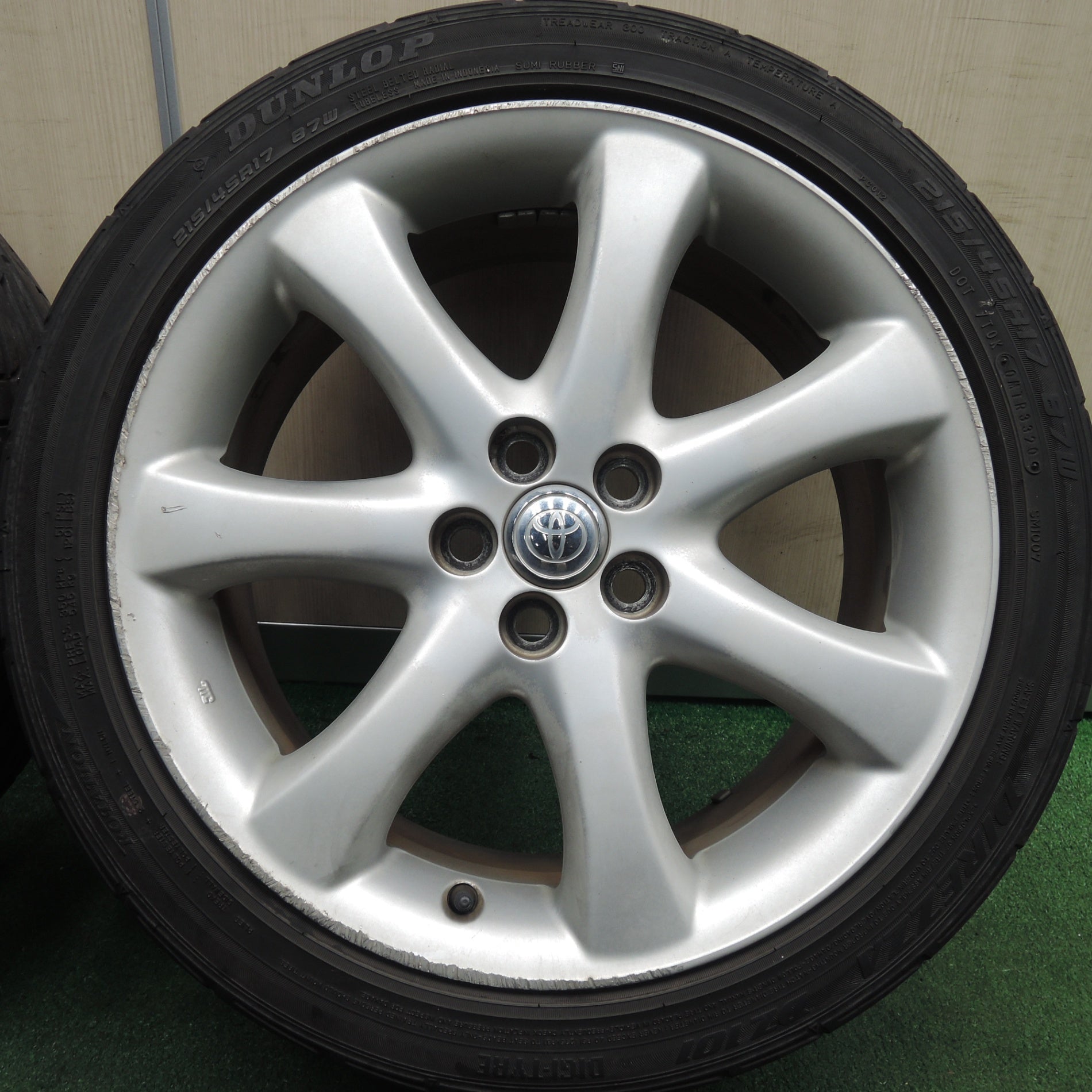 送料無料* バリ溝！20年！9.5分☆トヨタ ウィッシュ 純正 215/45R17 ダンロップ DIREZZA DZ101 DZ102 1 |  名古屋/岐阜の中古カー用品・工具の買取/販売ならガレージゲット