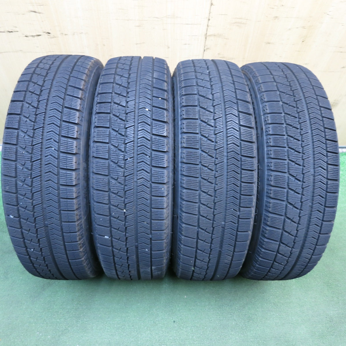 *送料無料* バリ溝！8.5分★スタッドレス 165/70R14 ブリヂストン ブリザック VRX GRASS グラス 14インチ PCD100/4H★4020909KKス