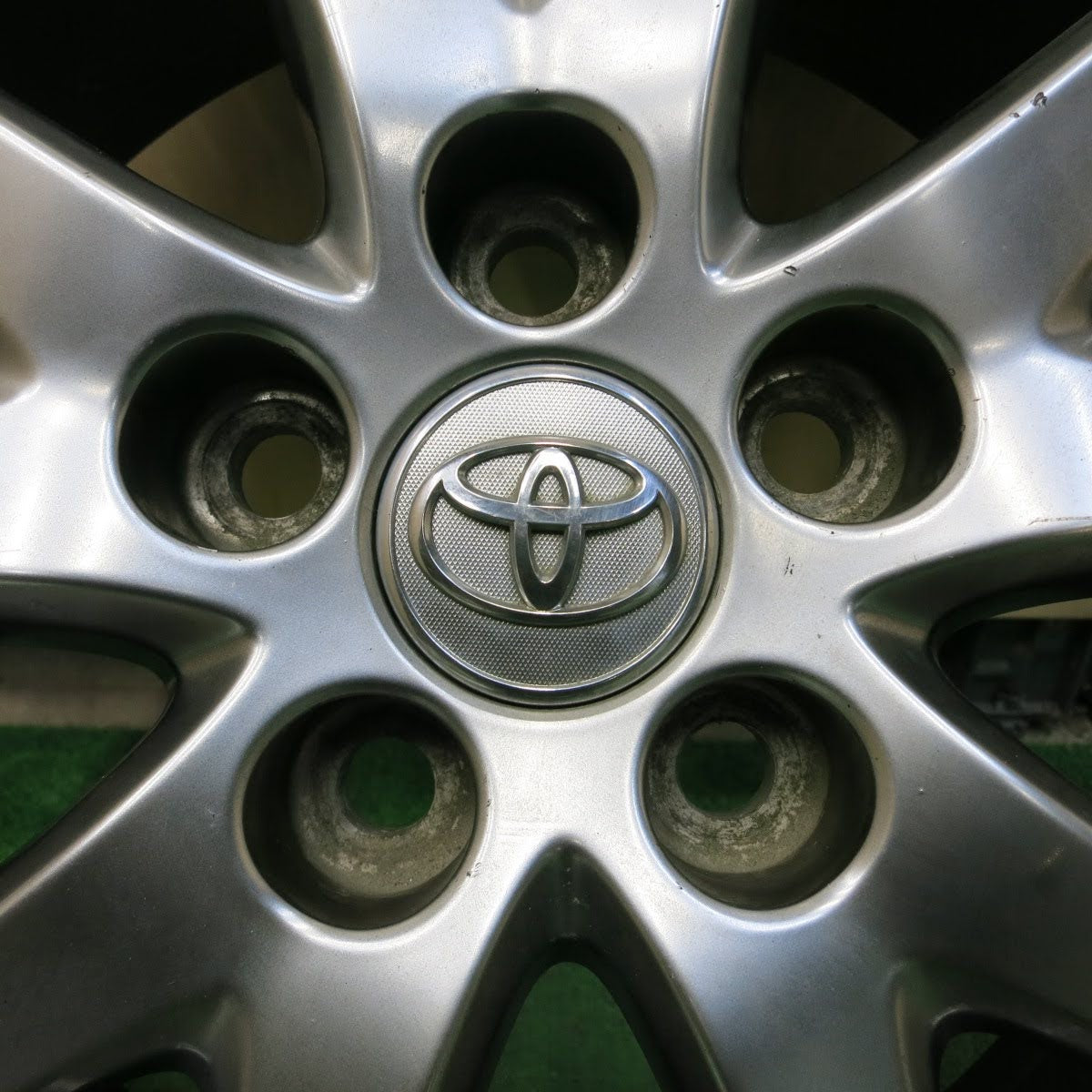 送料無料]4本価格☆トヨタ 50系 エスティマ 純正 225/50R18