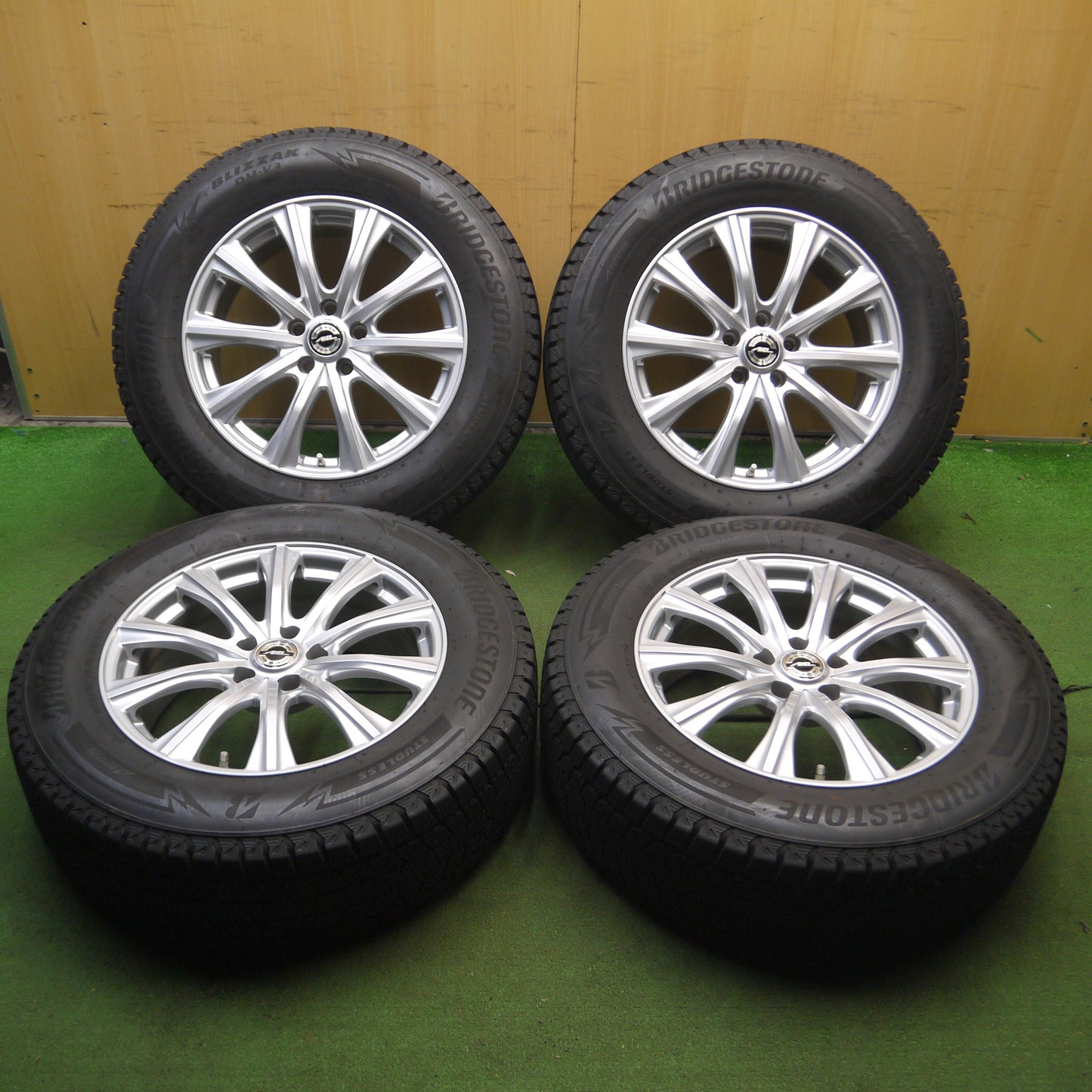 *送料無料*バリ溝！21年！キレイ！9.5分★スタッドレス 235/65R18 ブリヂストン ブリザック DM-V3 AXEL アクセル 18インチ PCD114.3/5H★3121901KKス