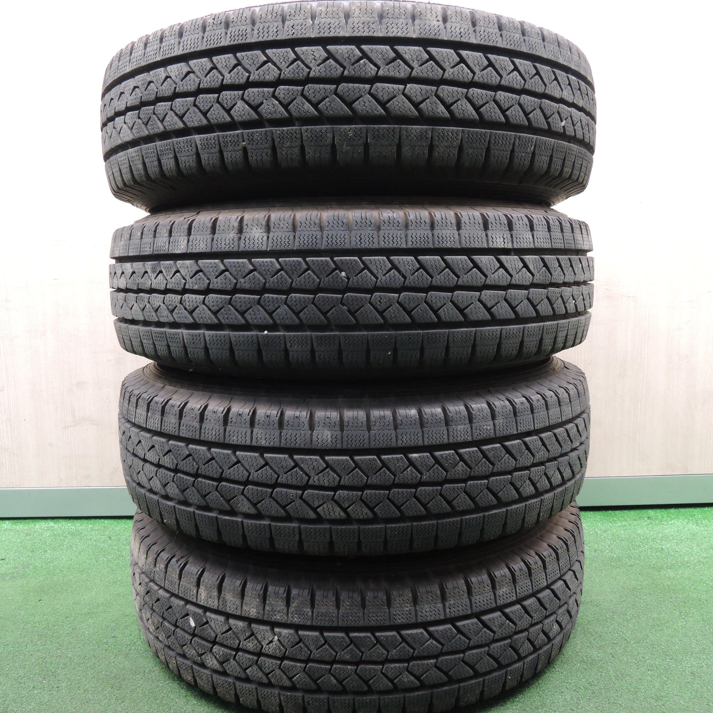 *送料無料*バリ溝！9.5分★ハイエース 等 195/80R15 スタッドレス ブリヂストン ブリザック VL1 ravrion RV ラブリオン PCD139.7/6H★3121613HAス