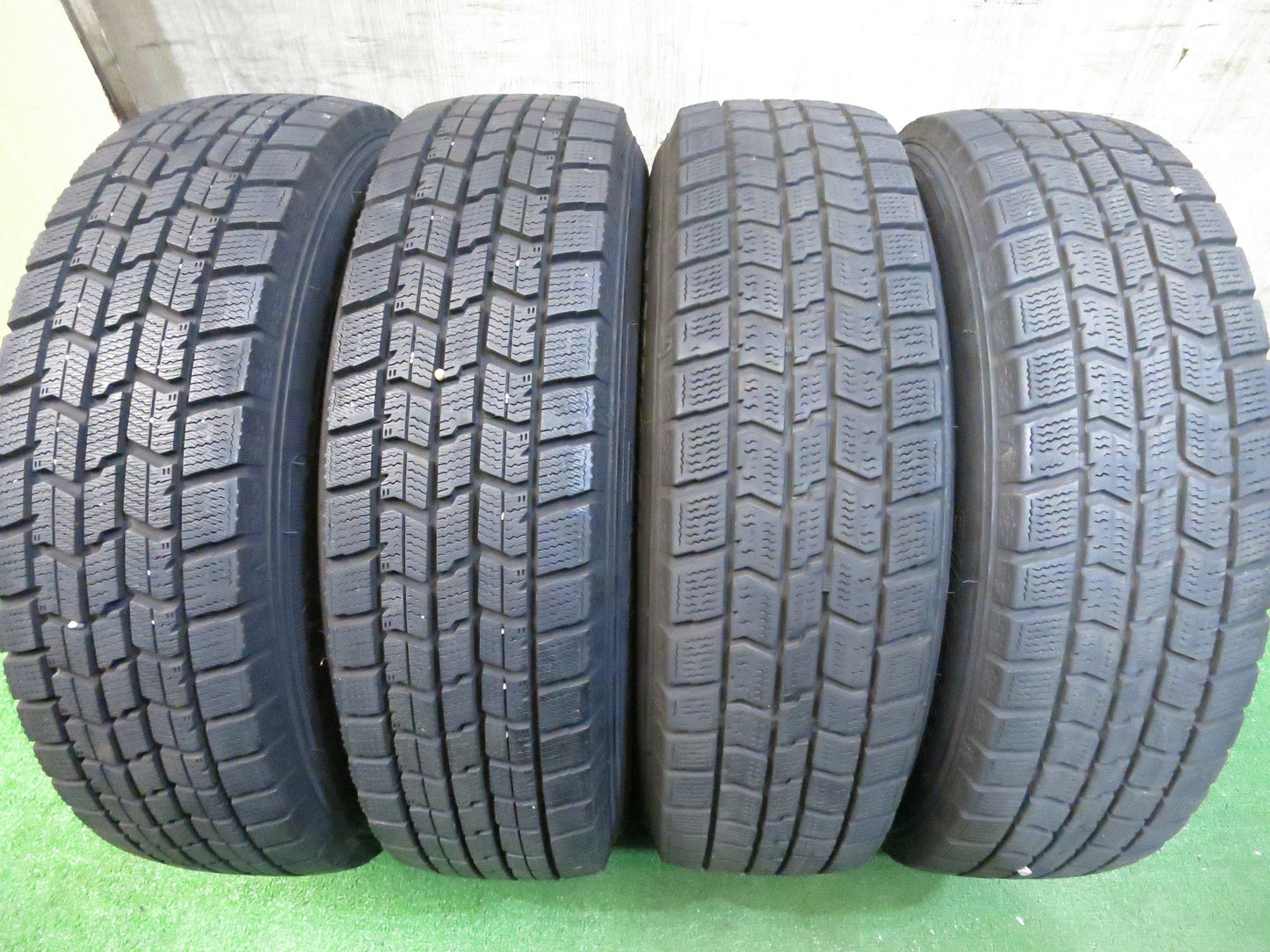 [送料無料]バリ溝！21年！キレイ！ほぼ10分★スタッドレス 165/70R14 グッドイヤー アイスナビ7 ravrion RS01 ラブリオン 14インチ PCD100/4H★3011605Hス