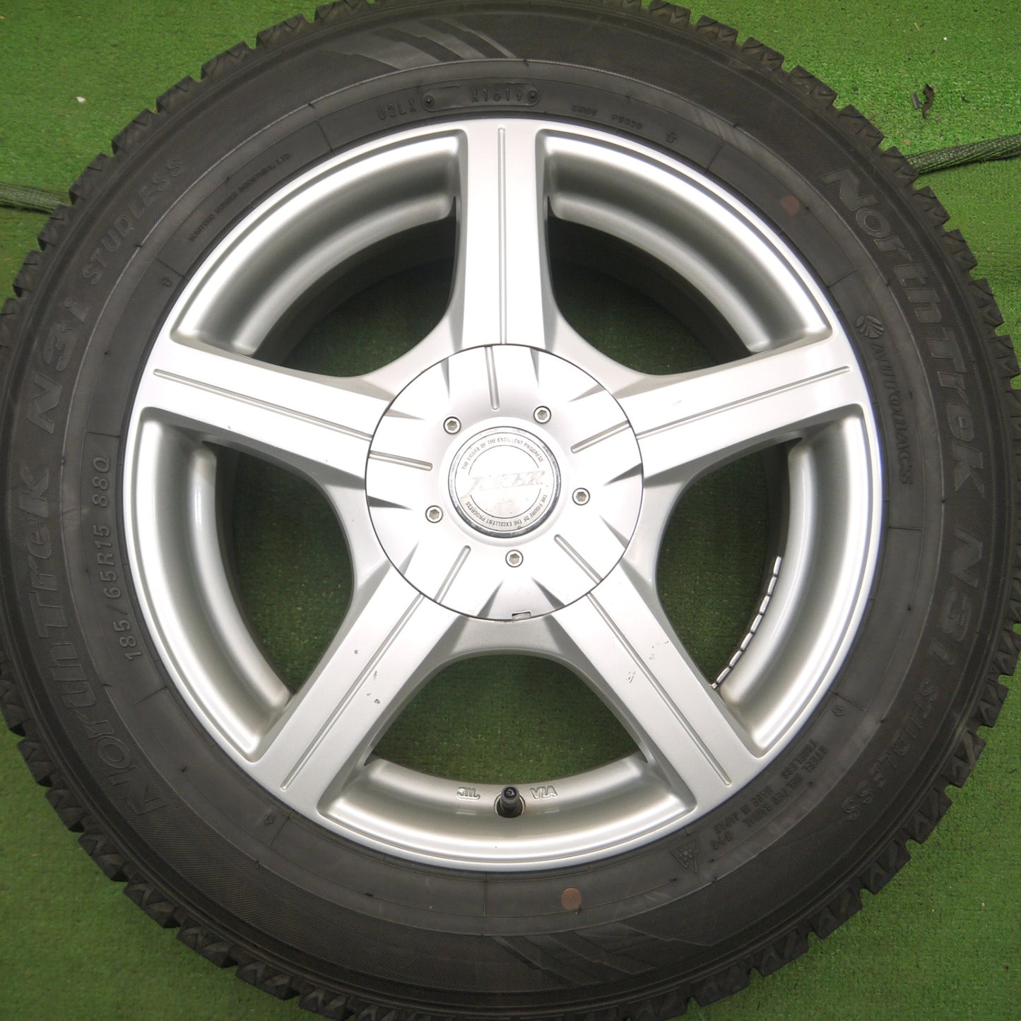 *送料無料* 超バリ溝！9.5分以上★スタッドレス 185/65R15 オートバックス ノーストレック N3i JOKER ジョーカー PCD100 114.3/4H マルチ★4022102Hス