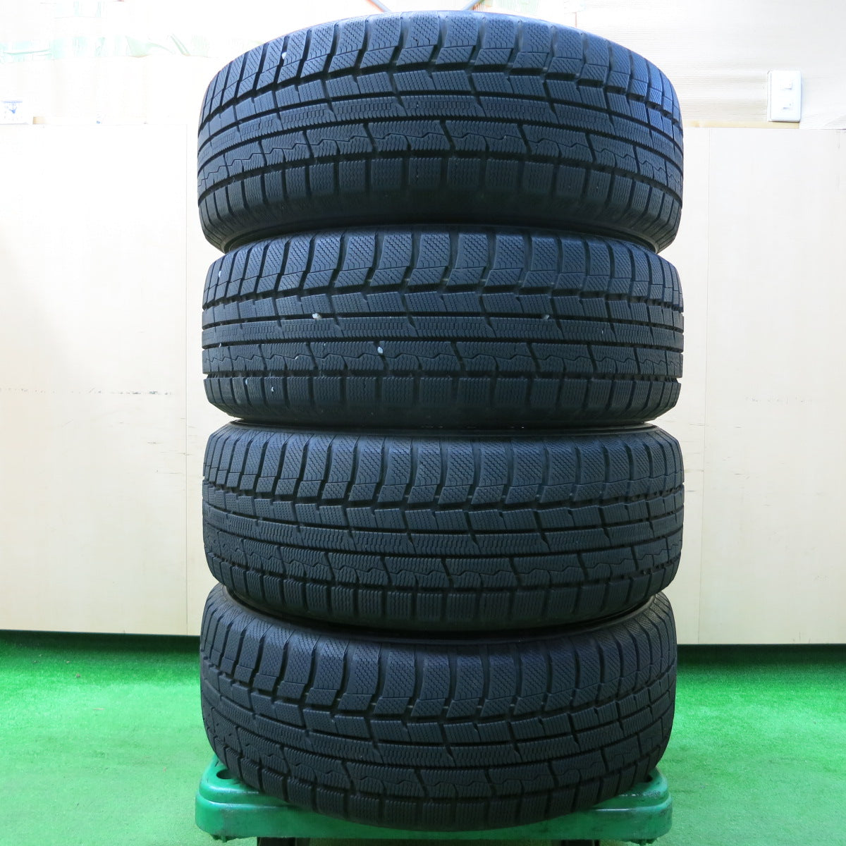 *送料無料*バリ溝！20年！キレイ！9.5分以上★スタッドレス 215/60R16 トーヨー ウインター トランパス TX BALMINUM バルミナ 16インチ PCD114.3/5H★3122505イス