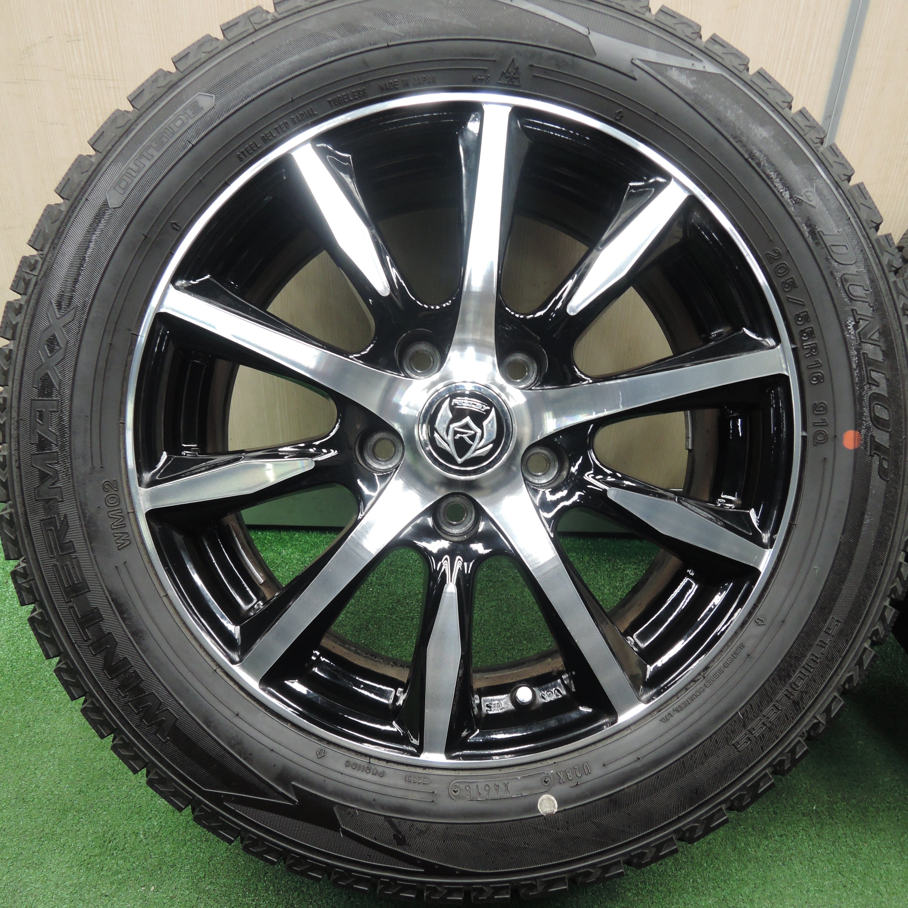 *送料無料*バリ溝！キレイ！9.5分★スタッドレス 205/55R16 ダンロップ ウインターマックス WM02 RiZLEY ライツレー 16インチ  PCD114.3/5H★3121802TNス