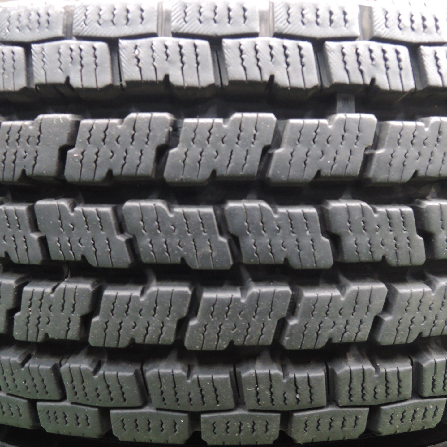 *送料無料*バリ溝！キレイ！9.5分以上★トヨタ 200系 ハイエース 純正 195/80R15 スタッドレス ヨコハマ アイスガード iG91 PCD139.7/6H★3111703HAス