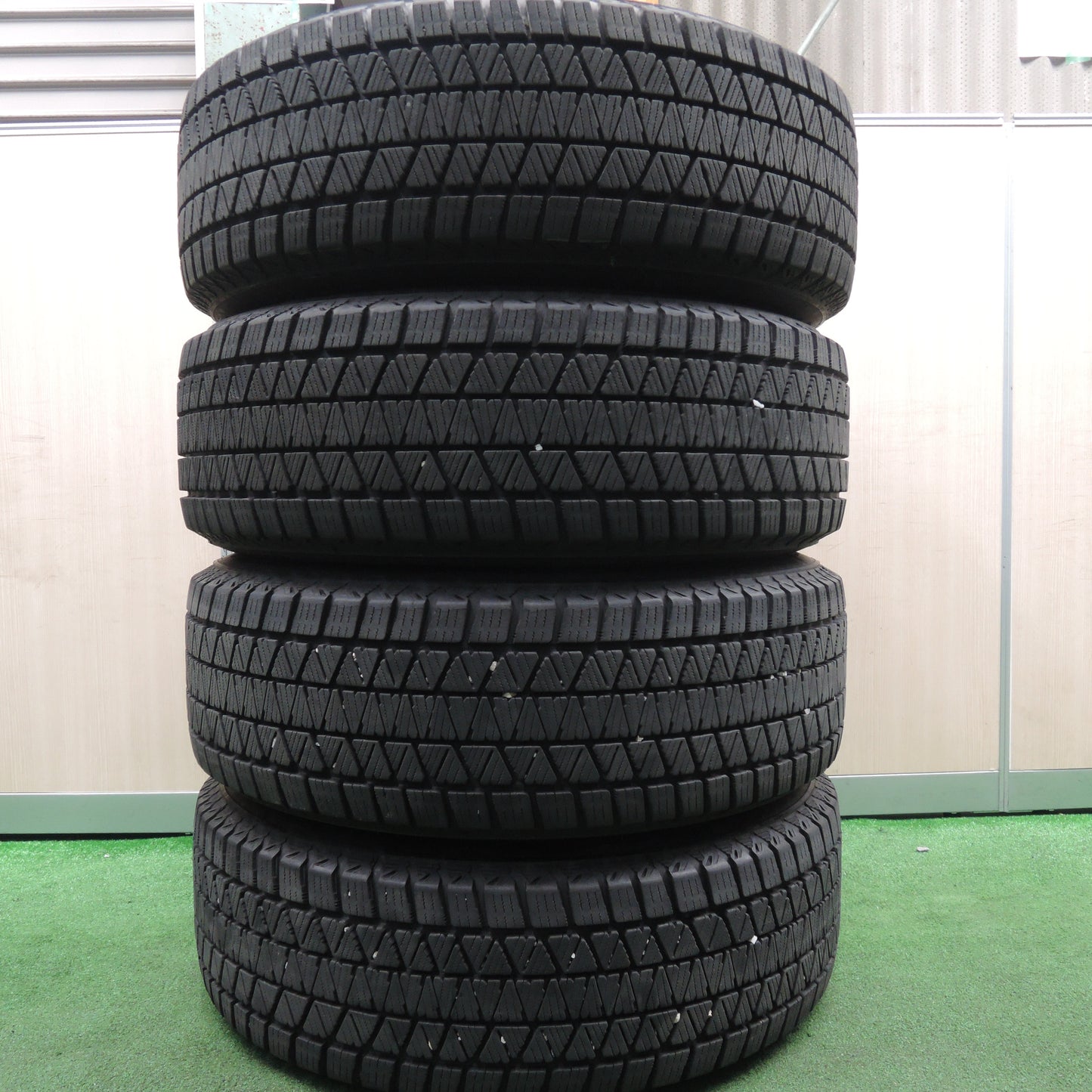 *送料無料*バリ溝！21年！キレイ！8.5分★スタッドレス 225/65R17 ブリヂストン ブリザック DM-V3 VELVA SPORTZ ヴェルヴァ 17インチ PCD114.3/5H★3120201HAス