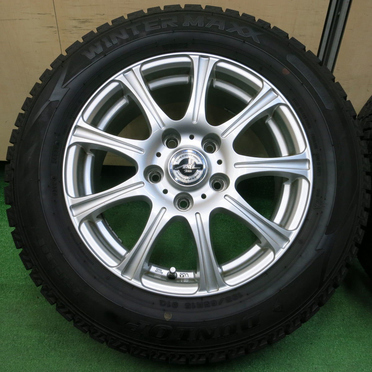 *送料無料*バリ溝！20年！キレイ！9.5分★スタッドレス 195/65R15 ダンロップ ウインターマックス WM02 AXEL Three アクセル 15インチ PCD114.3/5H★4010808イス