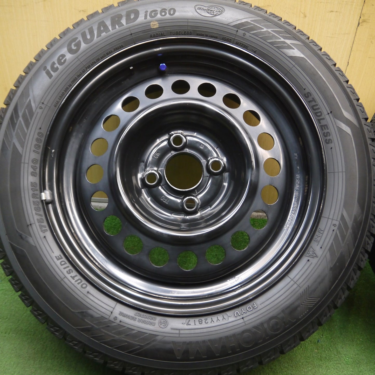 [送料無料]バリ溝！9分★スタッドレス 175/65R15 ヨコハマ アイスガード iG60 スチール ホイール 15インチ PCD100/4H★3091102Hス