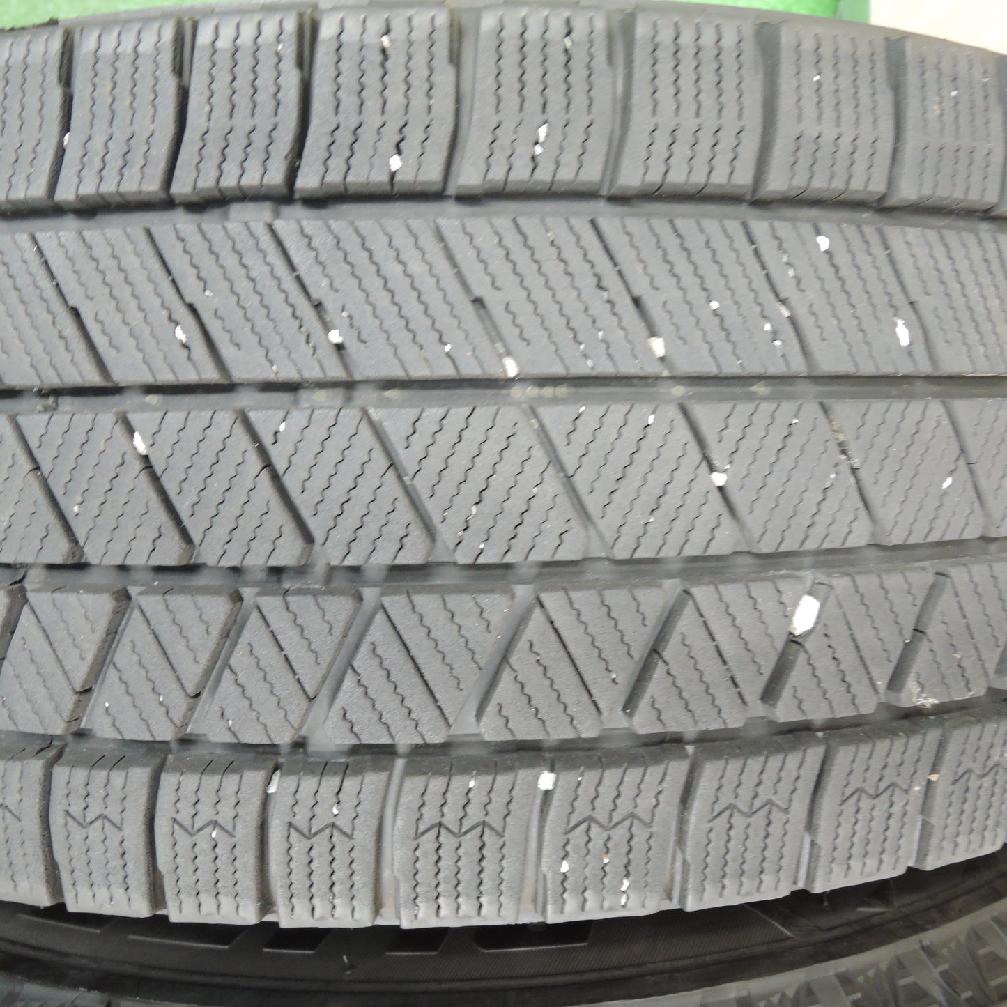 *送料無料*バリ溝！21年！綺麗！9.5分★ワーゲン アウディ 等 EURO TECH 205/60R16  VRX3 スタッドレス ブリヂストン ブリザック ユーロテック 16インチ PCD112/5H★3121308TNス